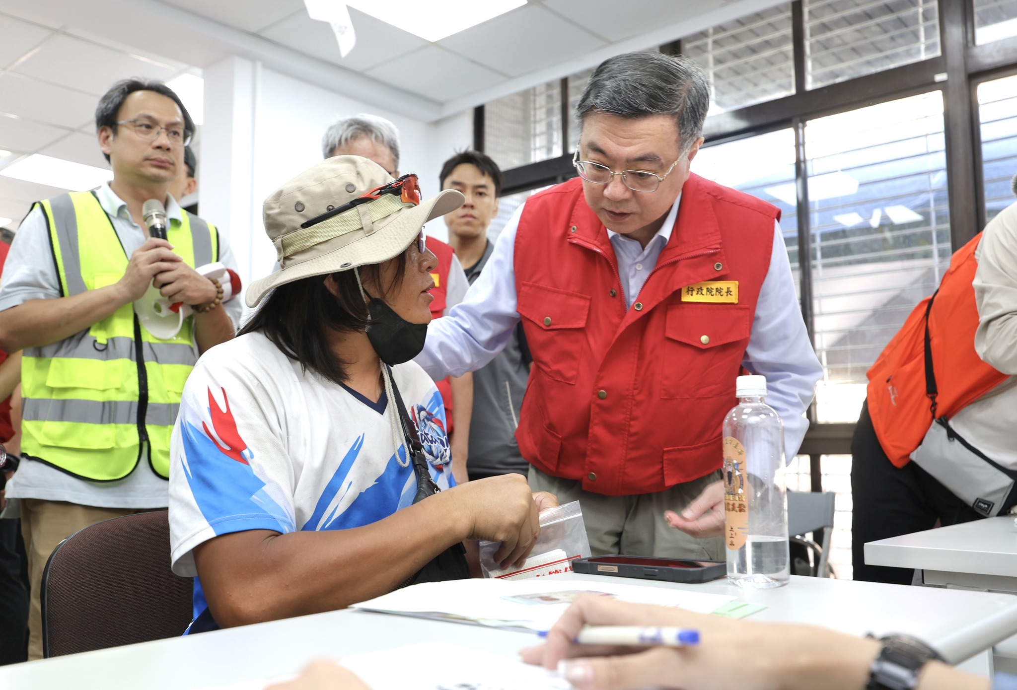 行政院長卓榮泰今日赴花蓮勘災。（翻攝自卓榮泰粉絲專頁）