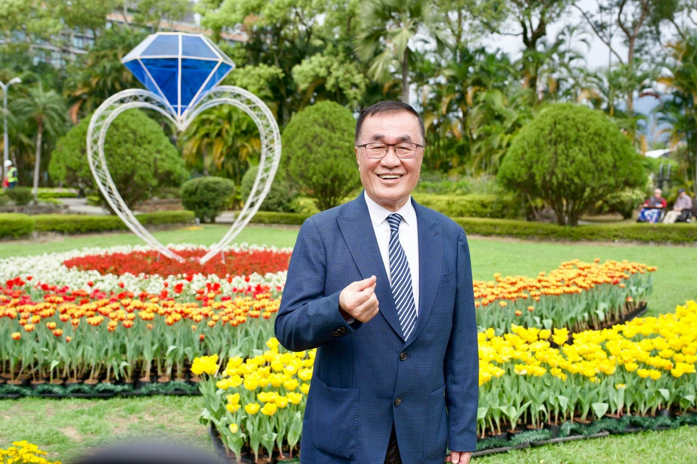 李四川出席士林官邸活動受訪時被問到是否會讓黃國昌加入他的團隊，他尷尬表示他還在北市府上班，不談選舉的事。（翻攝自臉書士林官邸旅客）