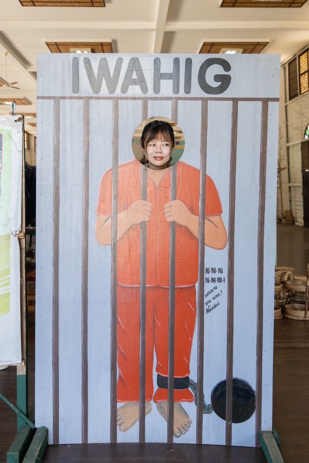 趣味性的受刑人鏤空立牌，讓遊客可以拍出「入境隨俗」的搞笑照片。