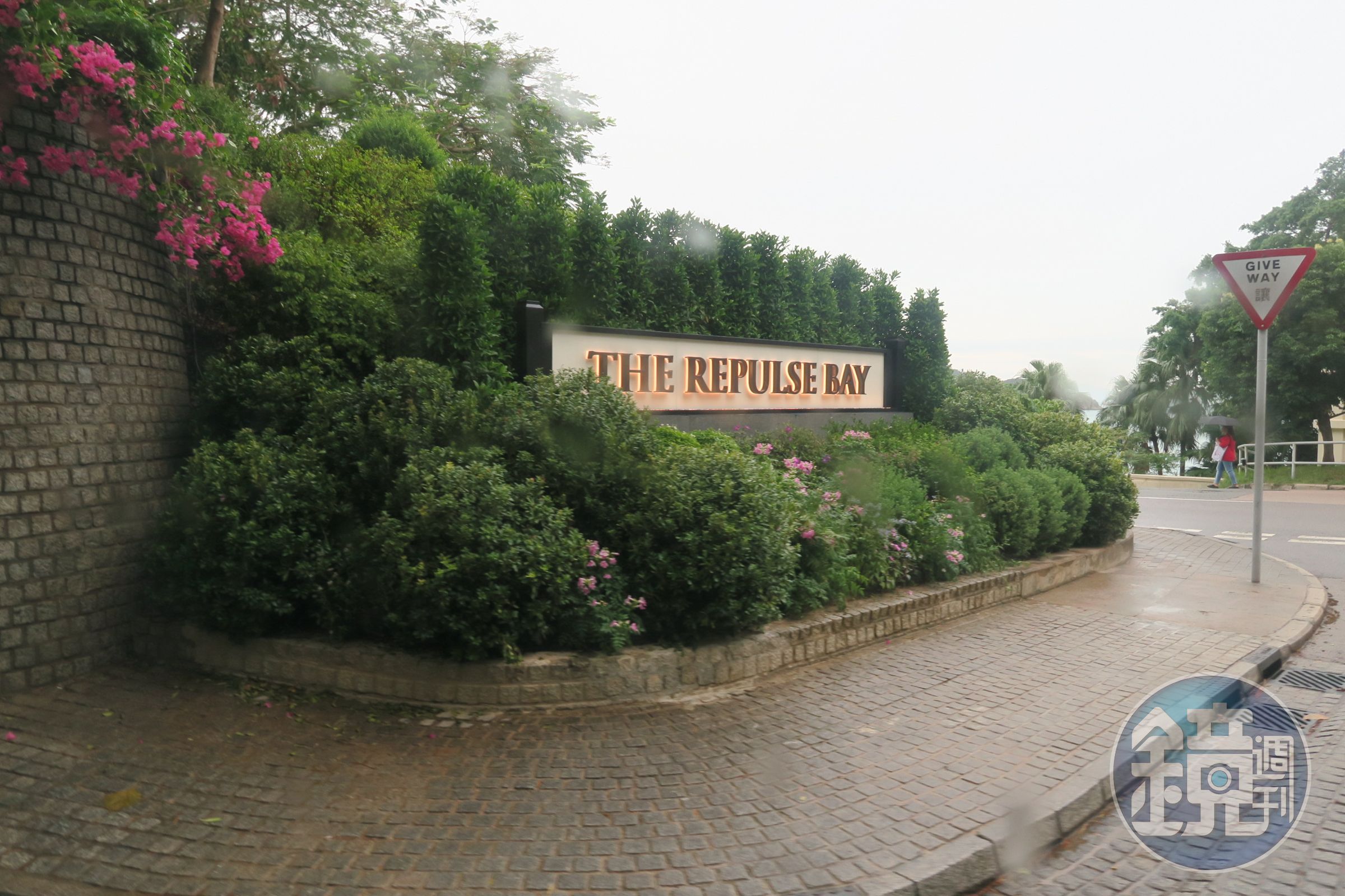 淺水灣酒店初建於1920年，1982年拆除重建為如今的「影灣園」。