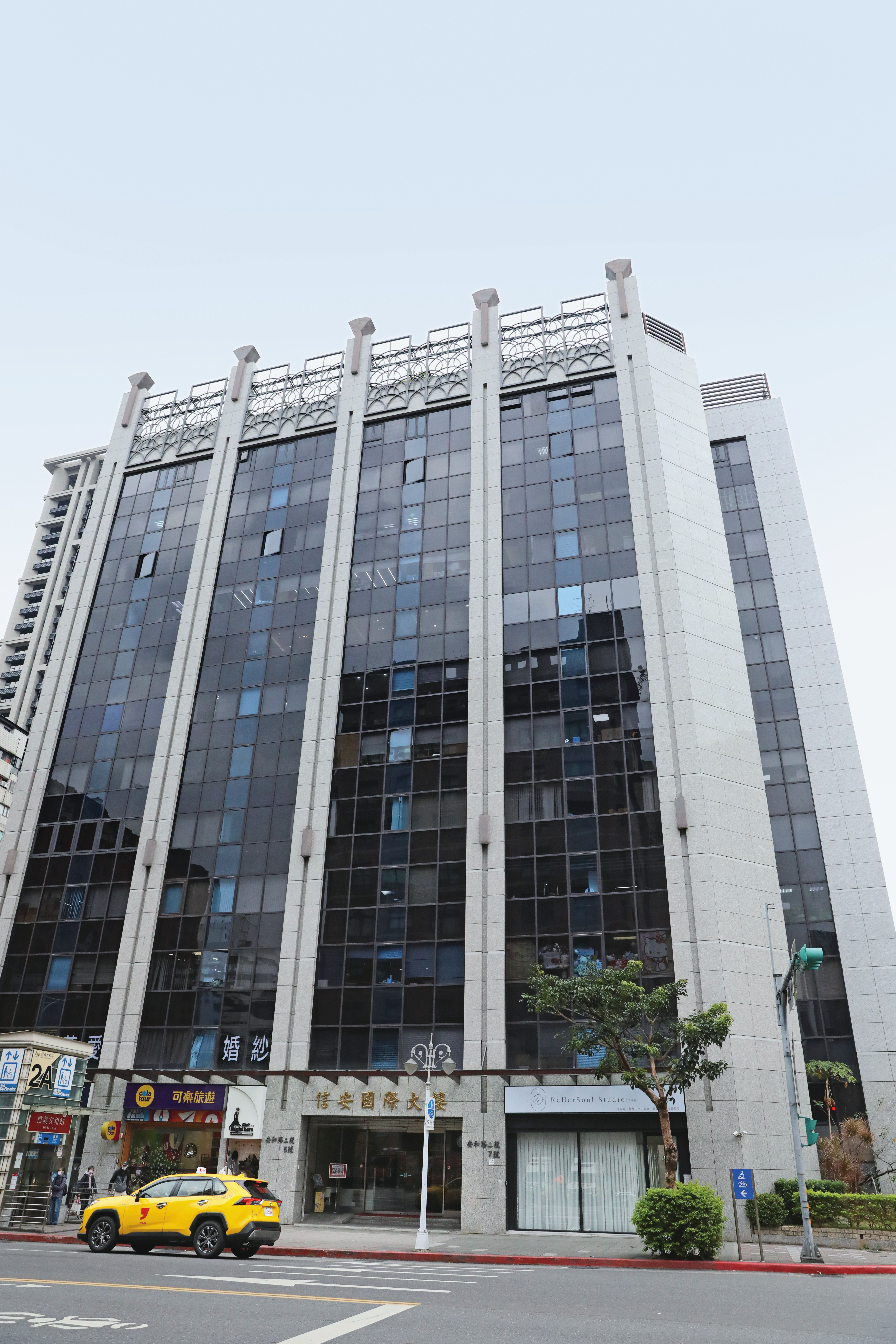 凱思國際藏身北市安和路商辦，成為黃國昌跟監政敵的狗仔大本營。