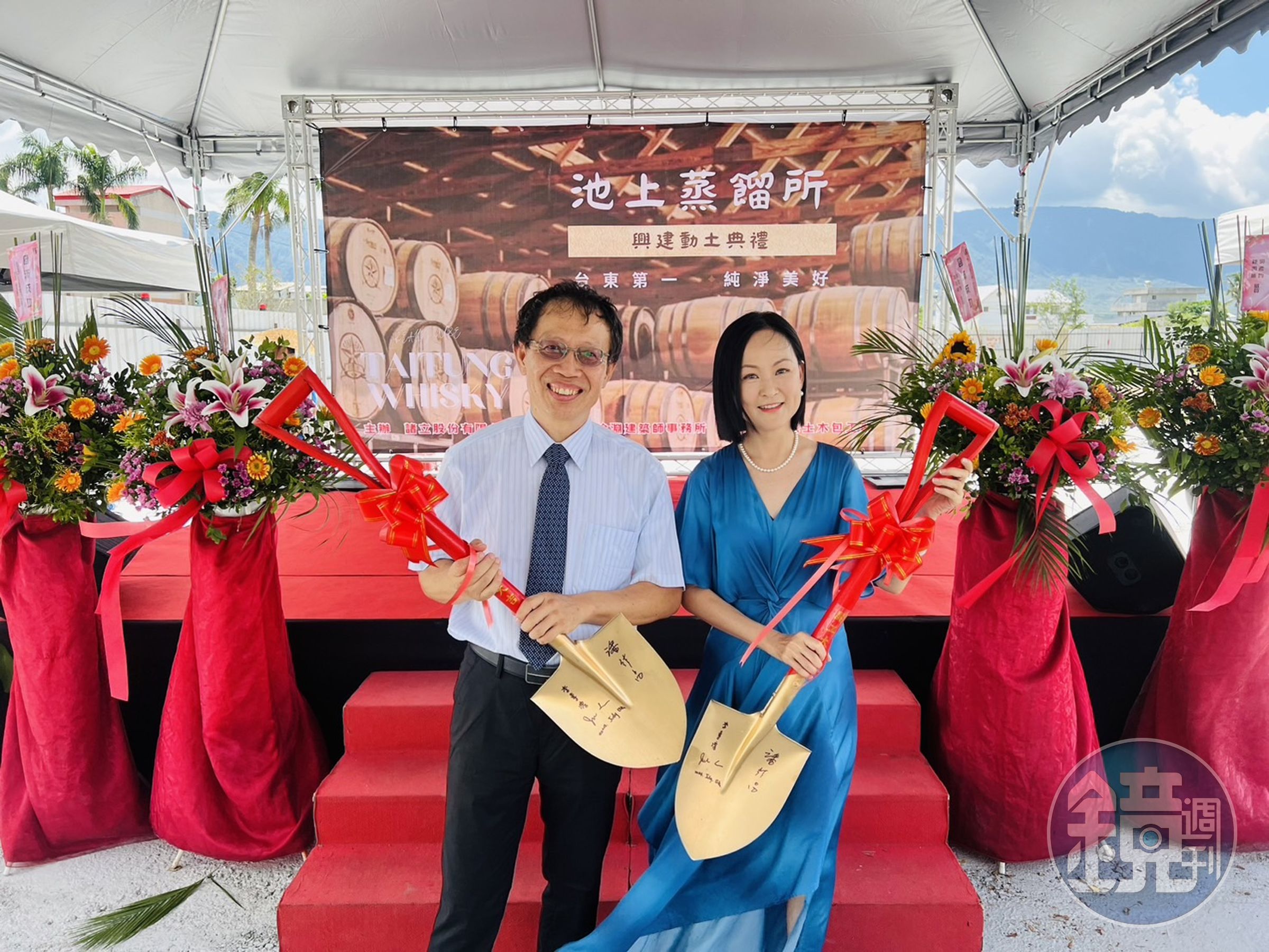 李素溶（右）與潘結昌（左）攜手打造台東第一家大型蒸餾廠，麥芽威士忌與在地農產製酒將是發展的兩大主軸。