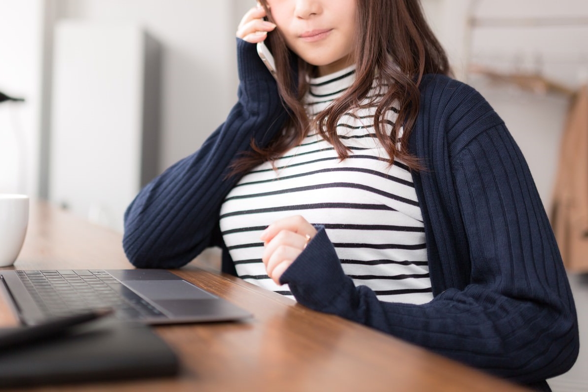 高雄馬姓員警前往養生會館消費，竟硬逼巨乳按摩妹打奶砲、口交，挨告後賠償百萬並遭撤職。（示意圖 pakutaso）