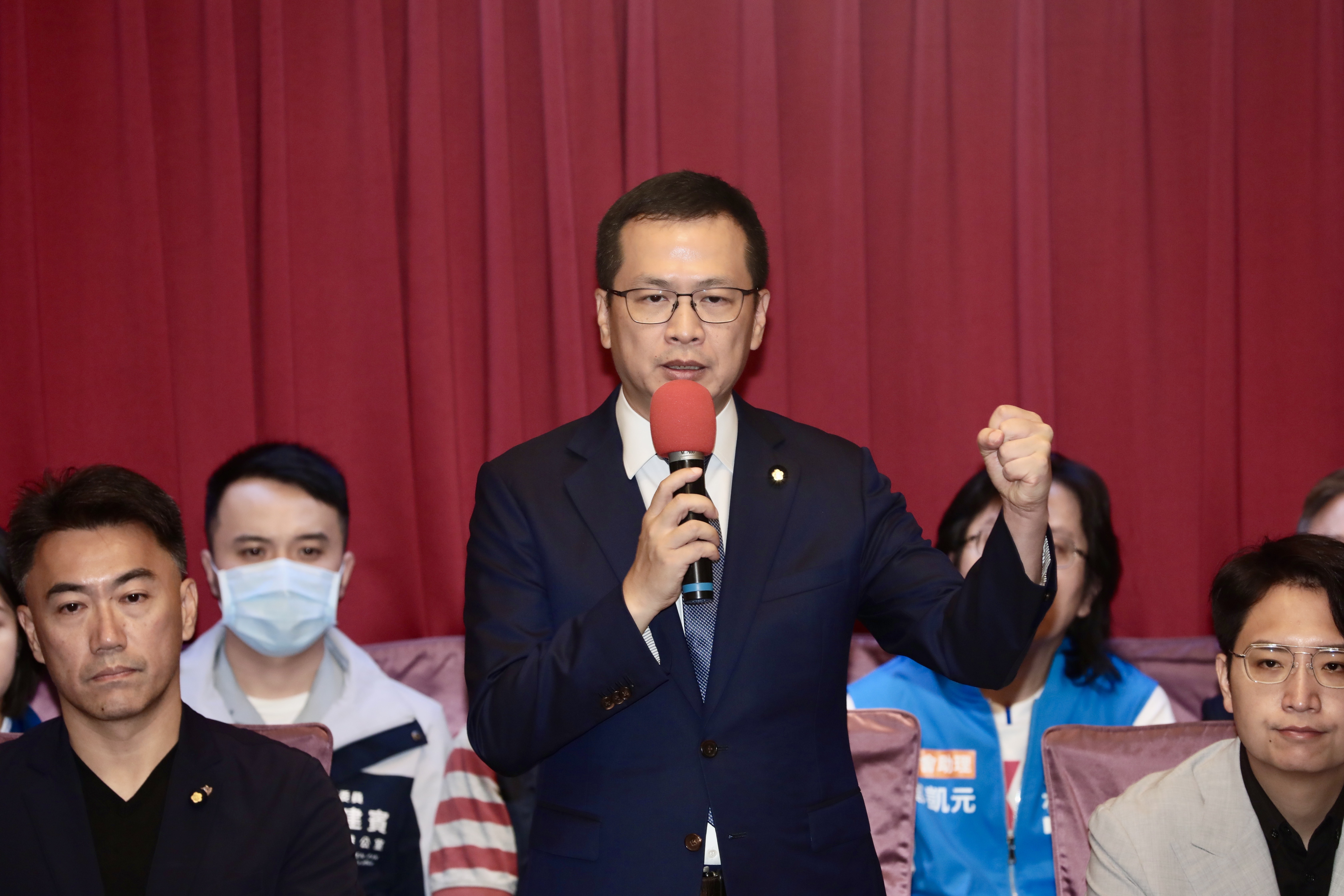 「我有參選資格，但尊重朱立倫主席認定」羅智強說道。（鏡報林煒凱攝）