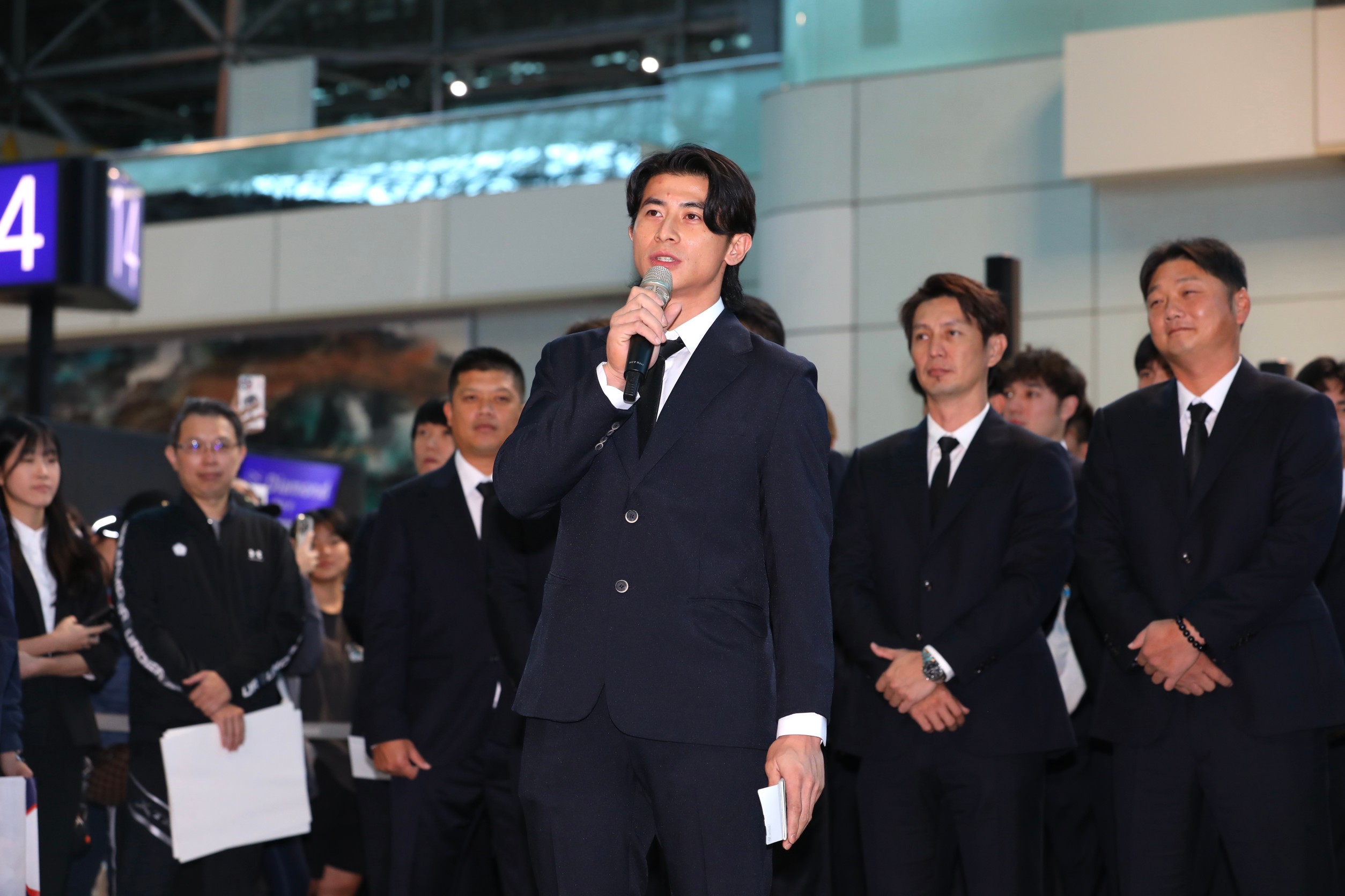 台灣隊今搭機前往日本東京備賽，隊長陳傑憲向大家信心喊話。