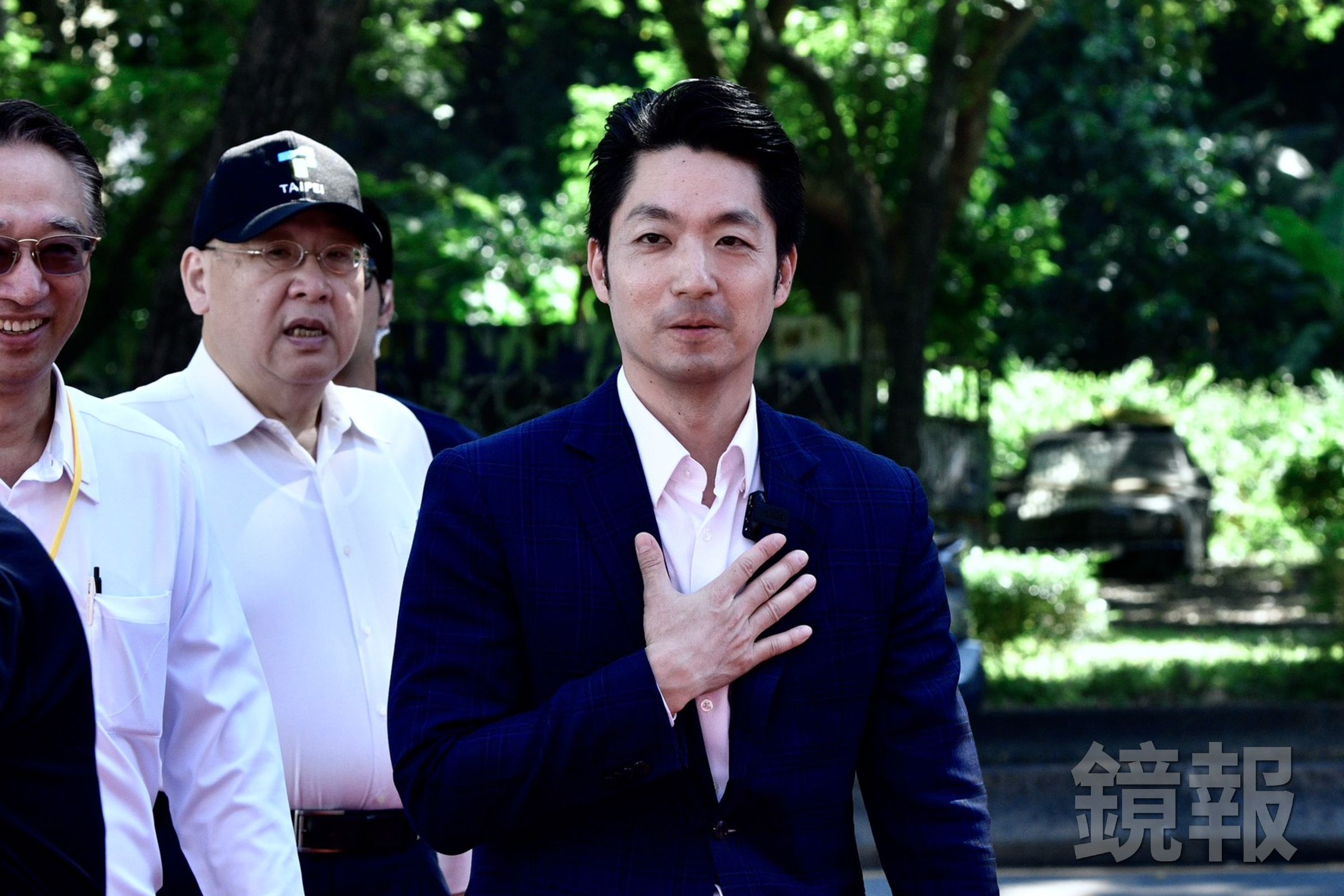 蔣萬安被追問是否簽署第2場辯論同意書，一再強調「依照慣例」。（鏡報李智為）