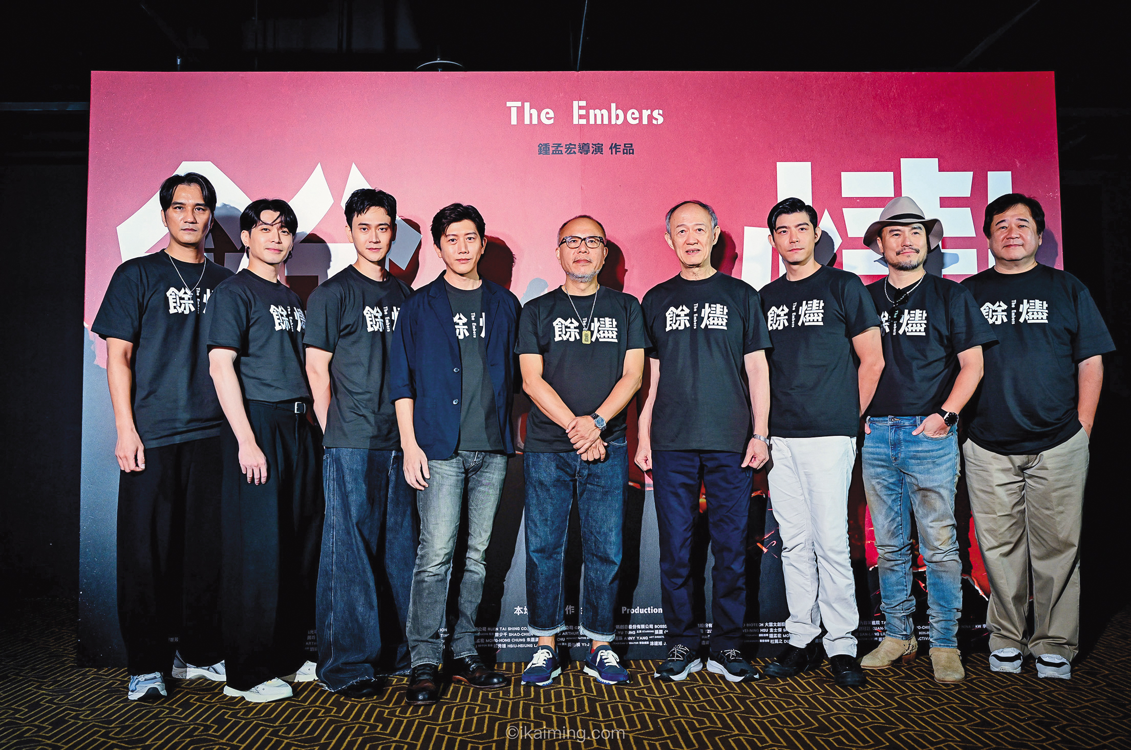 演員馬志翔(左起)、侯彥西、劉冠廷、莫子儀、導演鍾孟宏、演員金士傑、王柏傑、李銘忠、監製瞿友寧出席媒體試片記者會。(本地風光提供)