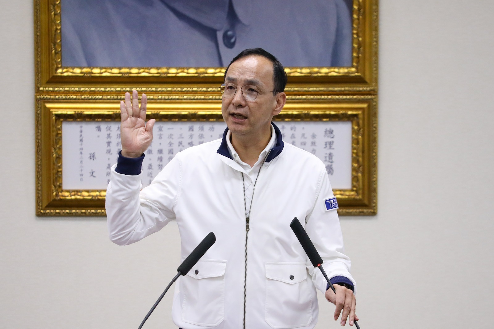 朱立倫變「凶悍倫」，一改對國際謹慎的態度，對於將希特勒類比賴清德一事堅決不道歉。（國民黨提供）