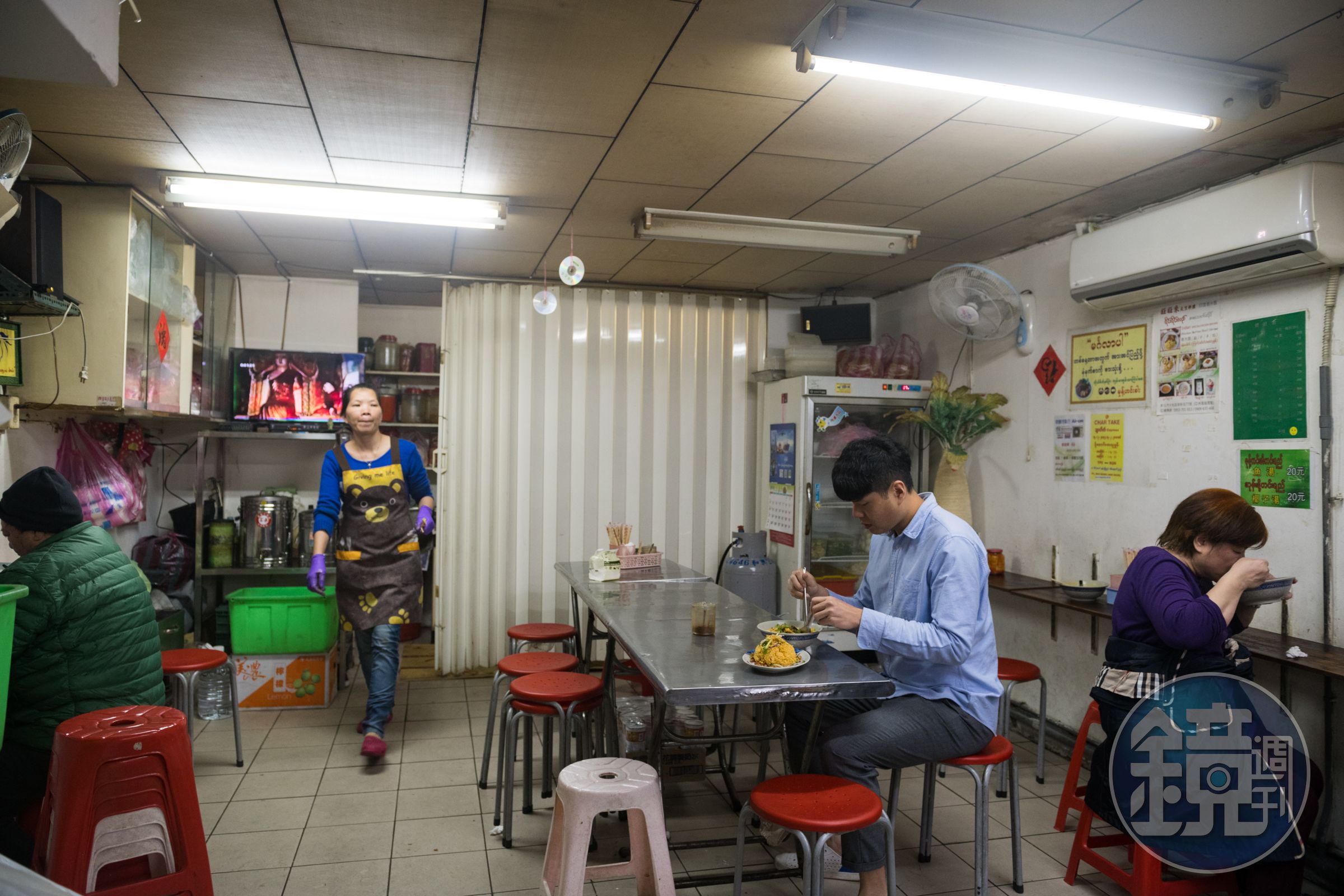 店面不大,想內用最好避開中午尖峰時段。