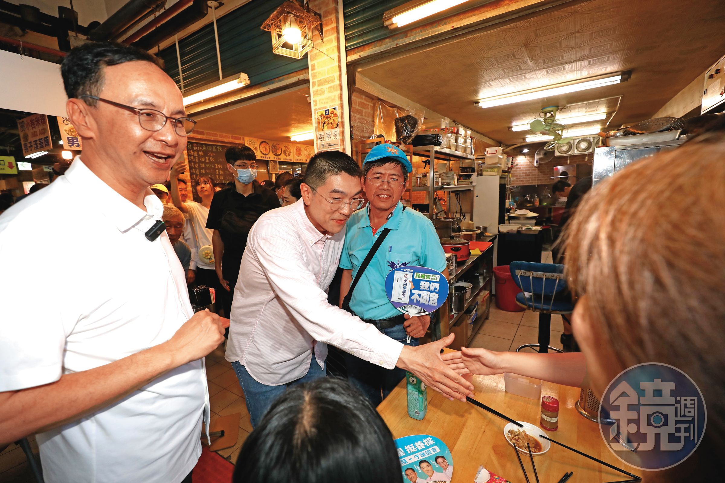 考量罷樑案須民眾黨支持者投票,朱立倫(左1)定調不打柯文哲帳目不清爭議,為藍白合鋪排。左2為基隆市長謝國樑。