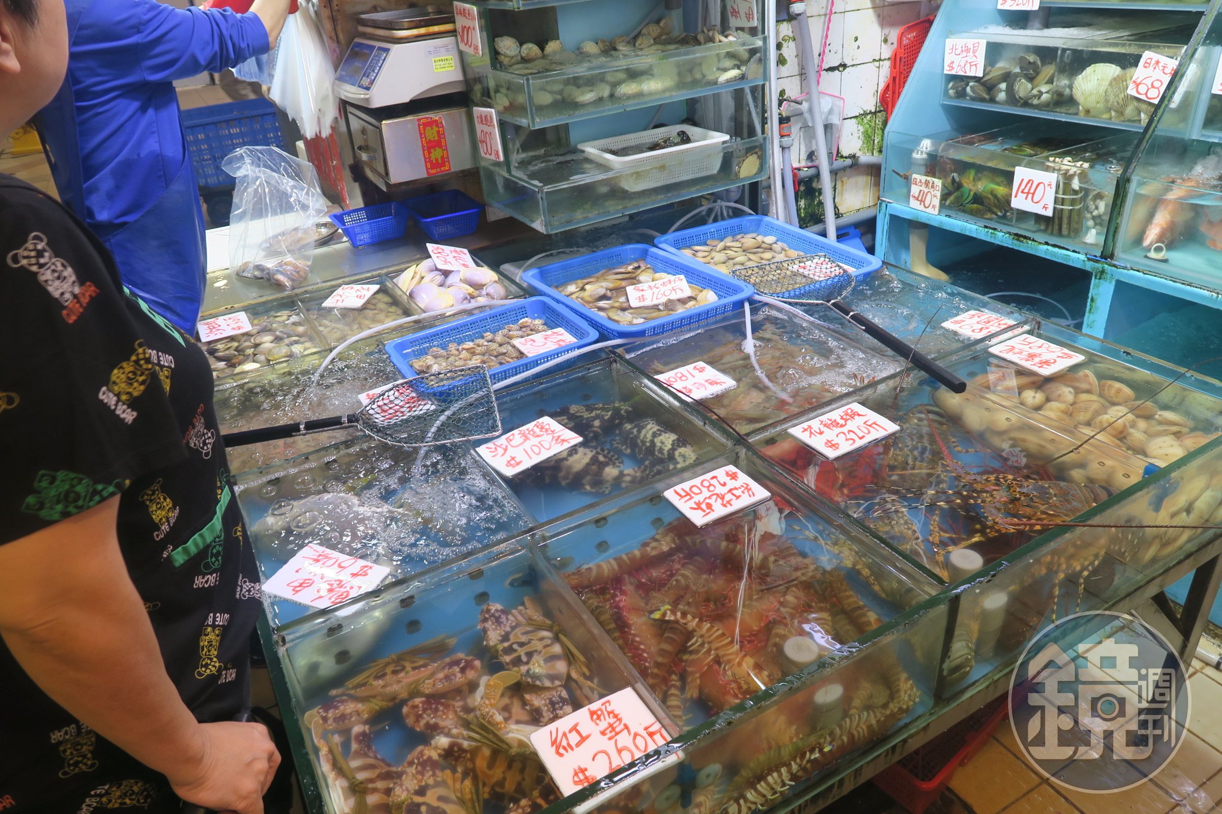 香港人對海鮮要求特別高,市場裡看得到各式新鮮海產。
