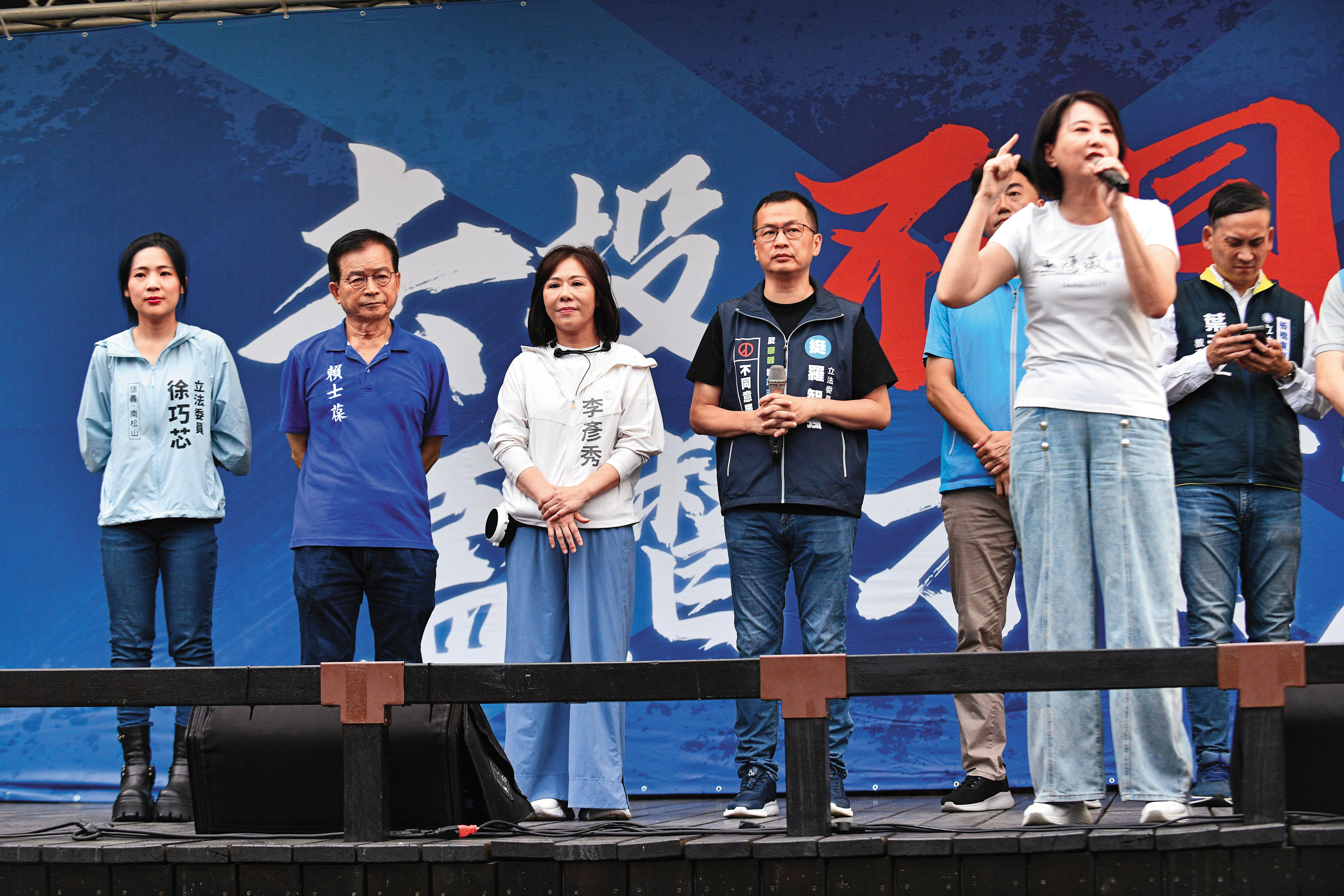 戰鬥藍舉辦反罷活動，藍委訴求反惡罷。（鏡報李智為攝）