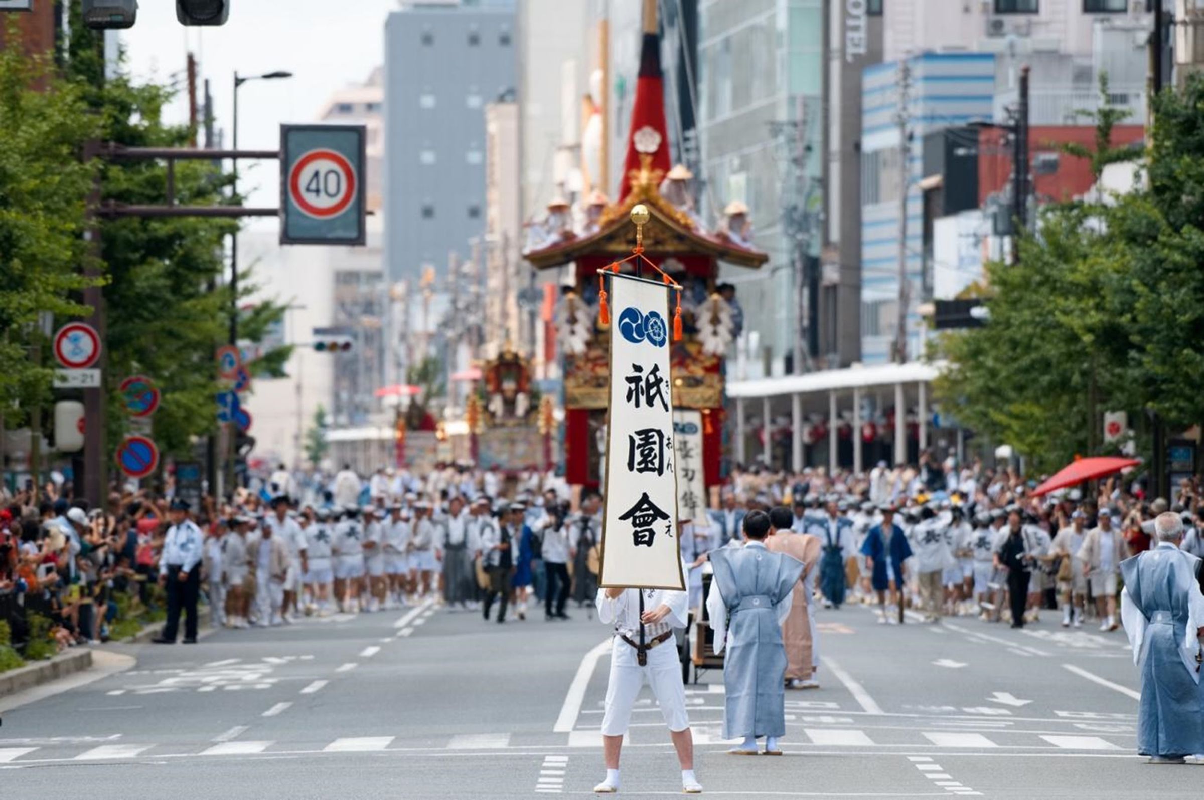 「京都祇園祭」被譽為日本規模最大、最華麗的日本三大傳統祭典之一，於每年七月舉辦。（樂天旅遊提供）