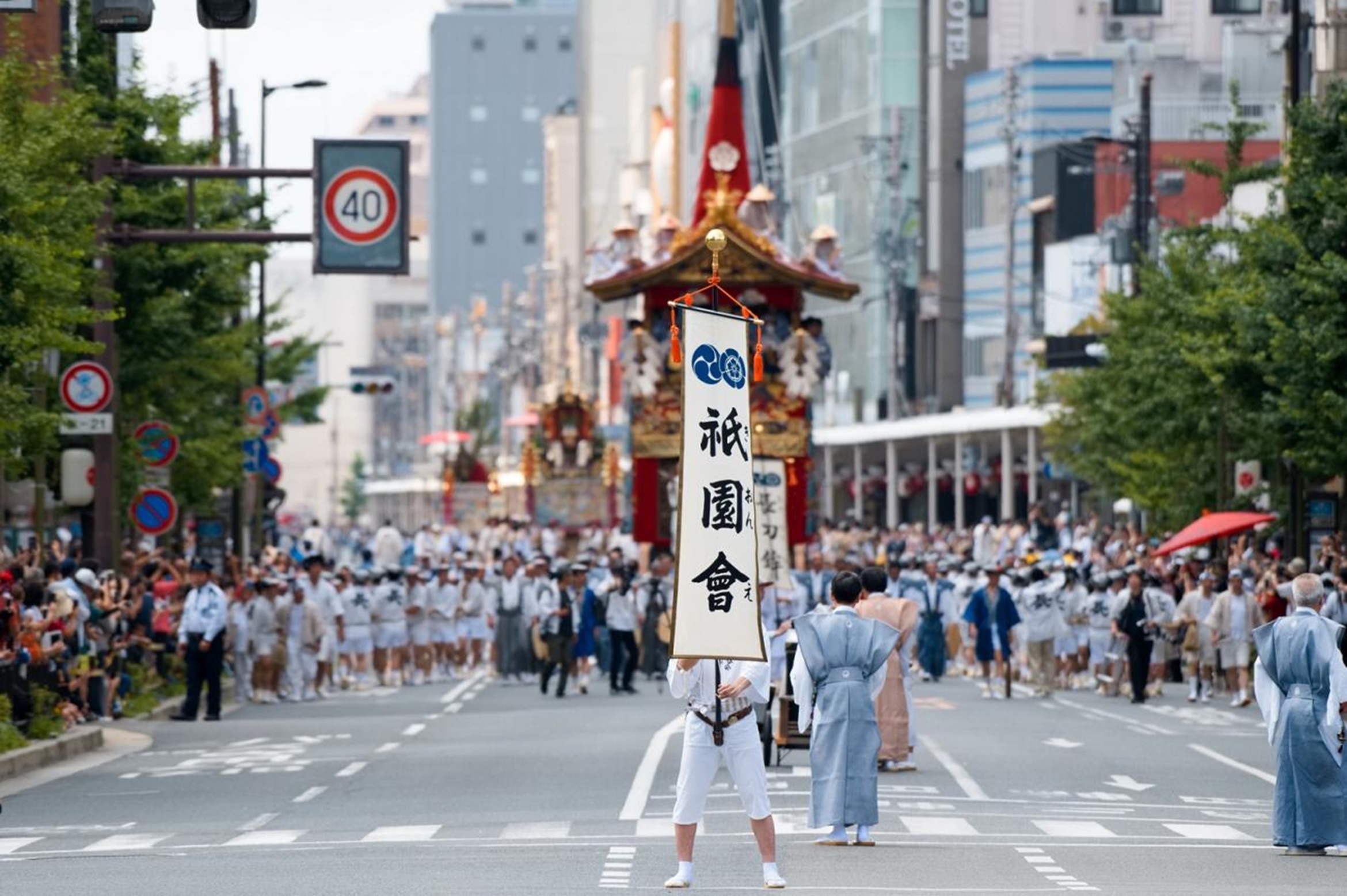 「京都祇園祭」被譽為日本規模最大、最華麗的日本三大傳統祭典之一，於每年七月舉辦。（樂天旅遊提供）