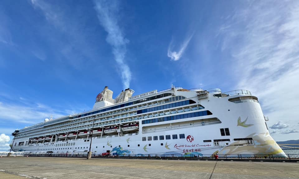 名勝世界郵輪郵輪暑假行程，吸引許多民眾搶搭。（翻攝名勝世界郵輪臉書）