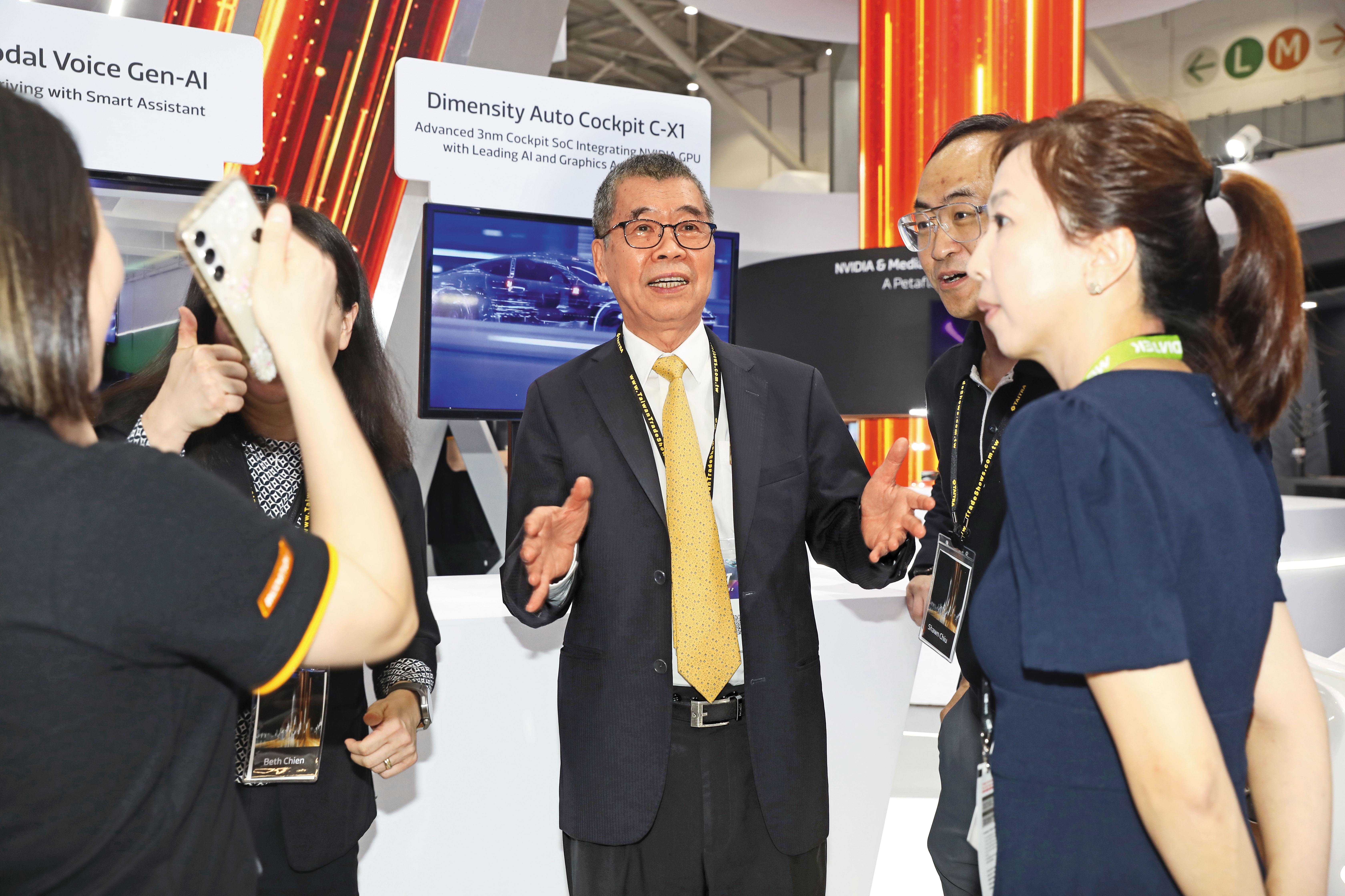 蔡明介每天進公司，緊盯ASIC開發進度。