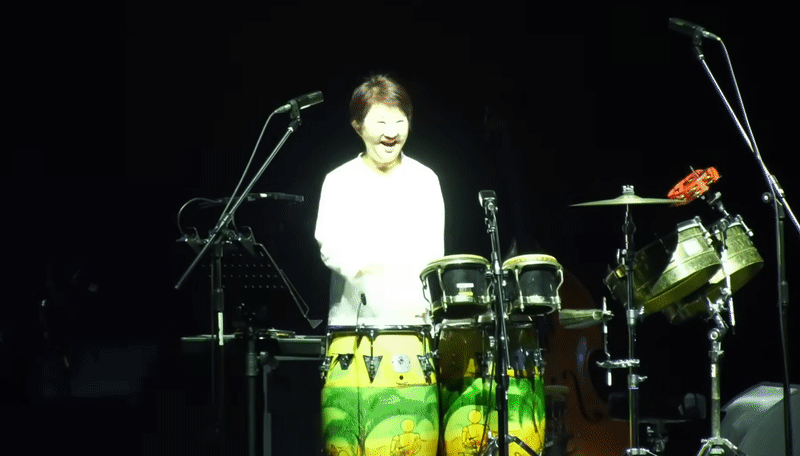 盧秀燕在爵士音樂節驚喜登場，卻因為燈光問題引發熱議。（翻攝自臺中爵士音樂節YouTube）