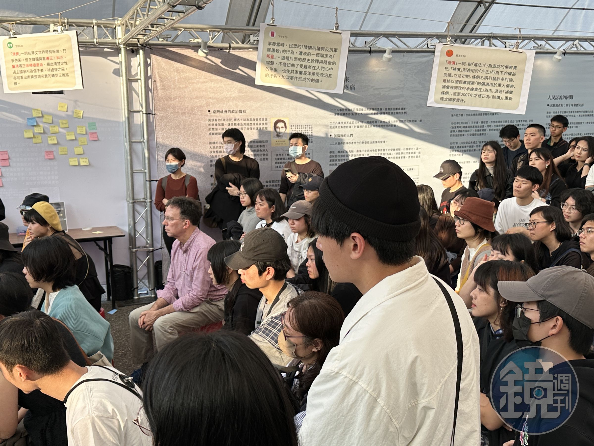 共生音樂節每年都會安排真人圖書館，邀請學者、創作者，甚至受難者後代親自到場分享，與民眾交流。（資料照，讀者提供）