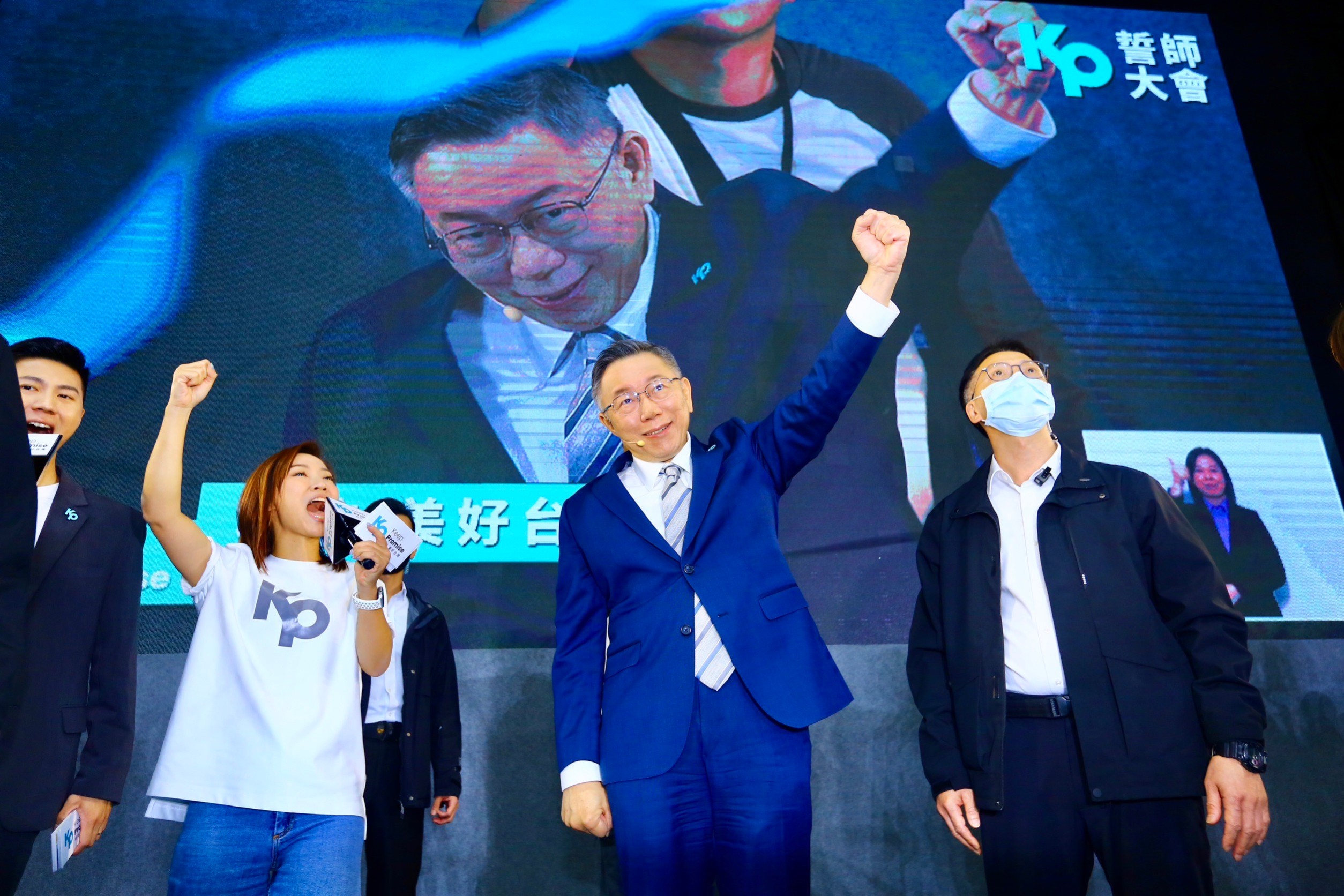 柯文哲（中）的前幕僚吳靜怡今po文，批評柯操盤的是政治賭局，不是民眾黨的政治布局。（本刊資料照）