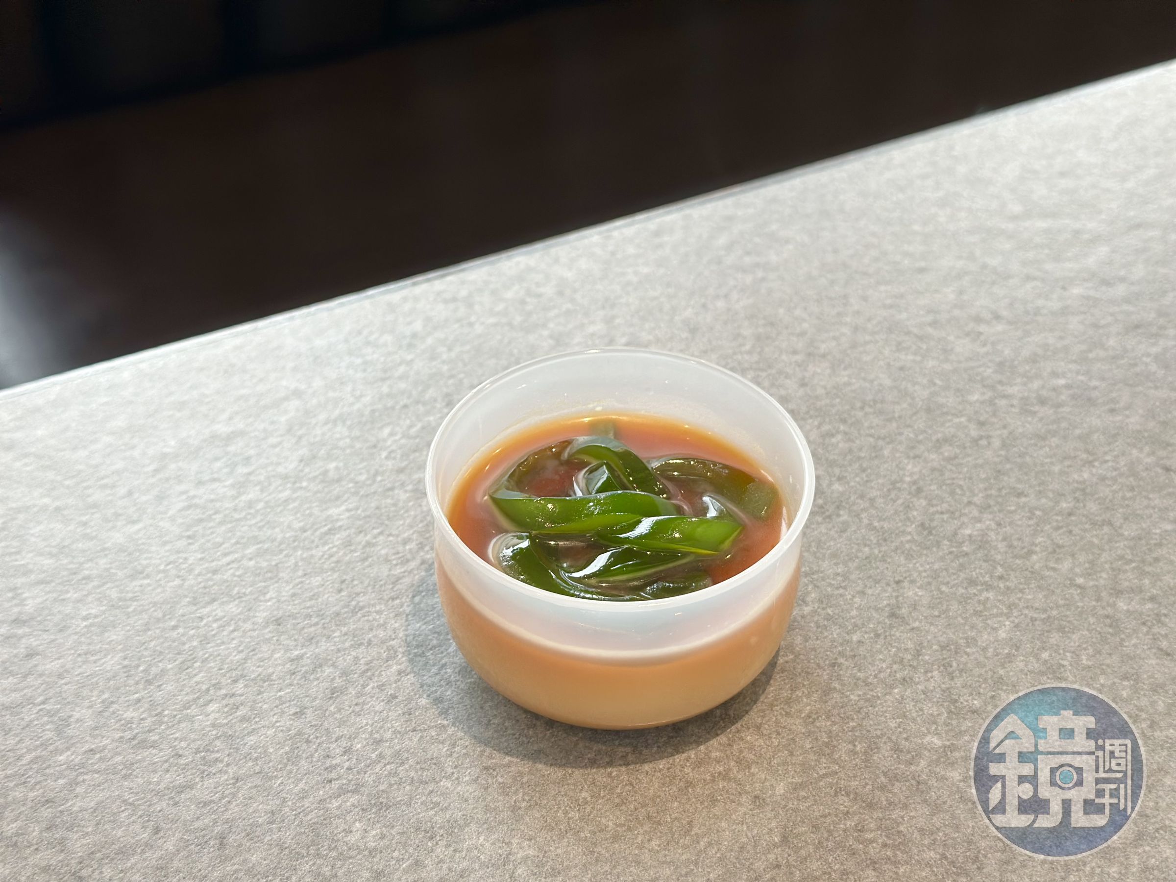 東南亞地區的特色甜點「煎蕊」,吃得到斑斕葉和椰子的香氣。(80元/份)