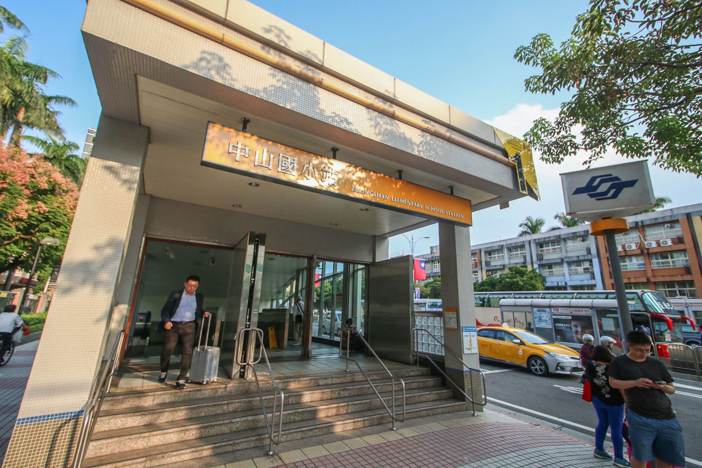 捷運中山國小站周遭近一年1500萬元內的住宅交易量達146件,位居第二,更是台北市唯一上榜的站點。