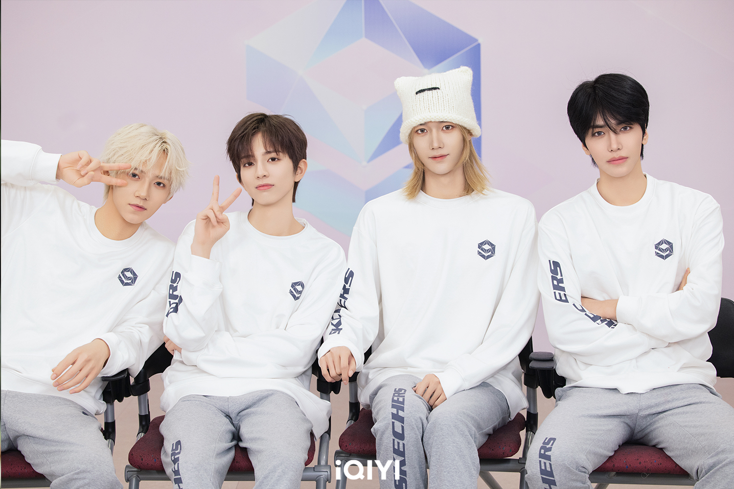 《星光閃耀的少年》參賽者翟浚安（左起）、劉冠佑、孫瀅皓與邵子恆接受台媒聯訪。（愛奇藝國際站提供）