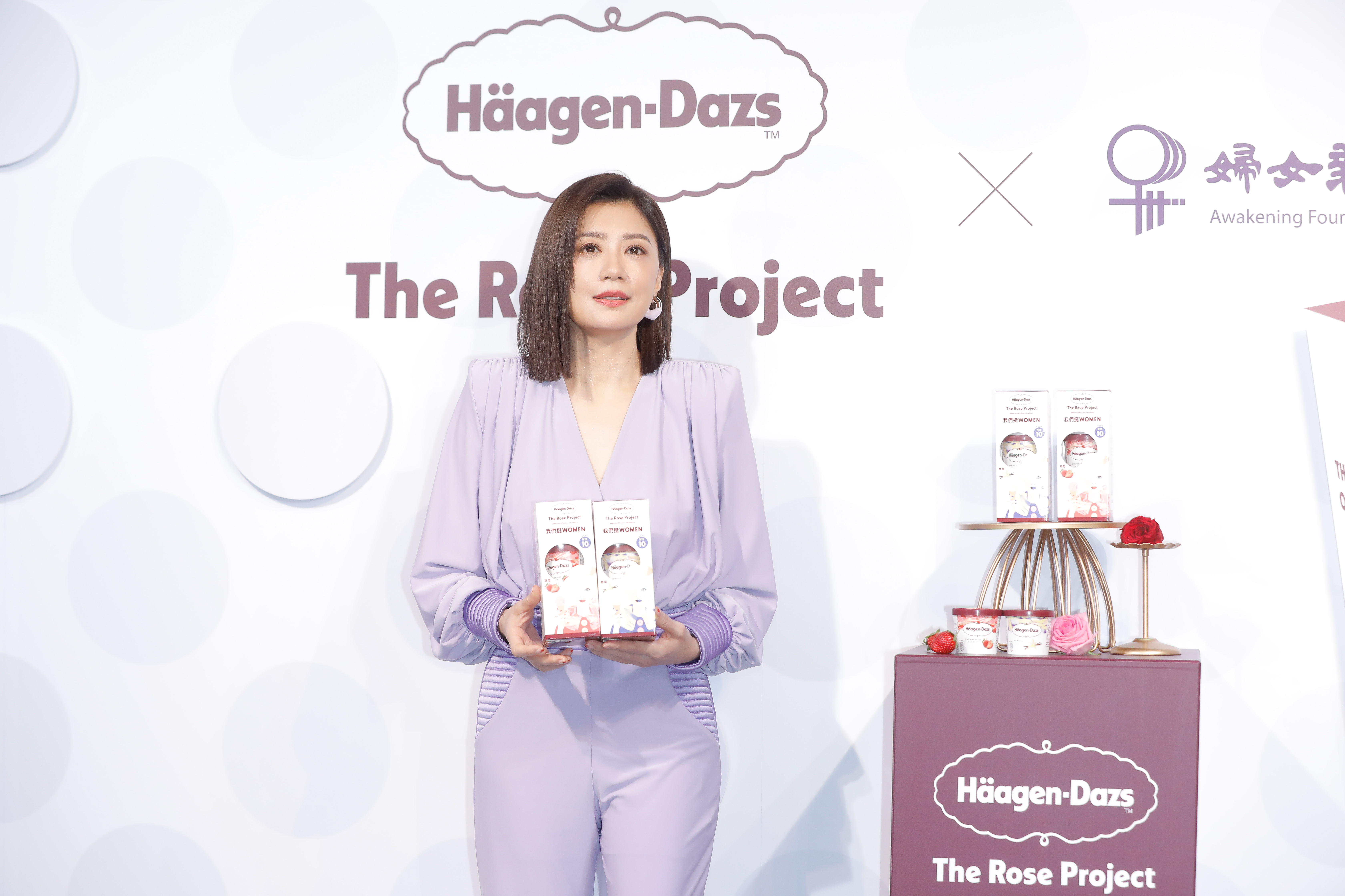 賈靜雯今天出席「我們挺WOMEN」公益合作計畫活動。
