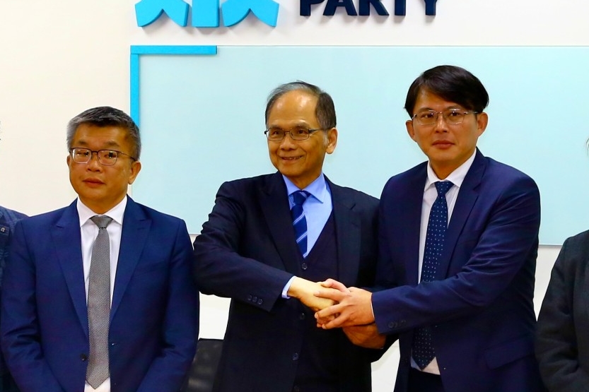 游錫堃（中）表示他個人贊成建立常設委員會單一召委制度等4項國會改革，蔡其昌（左）則表態不支持。