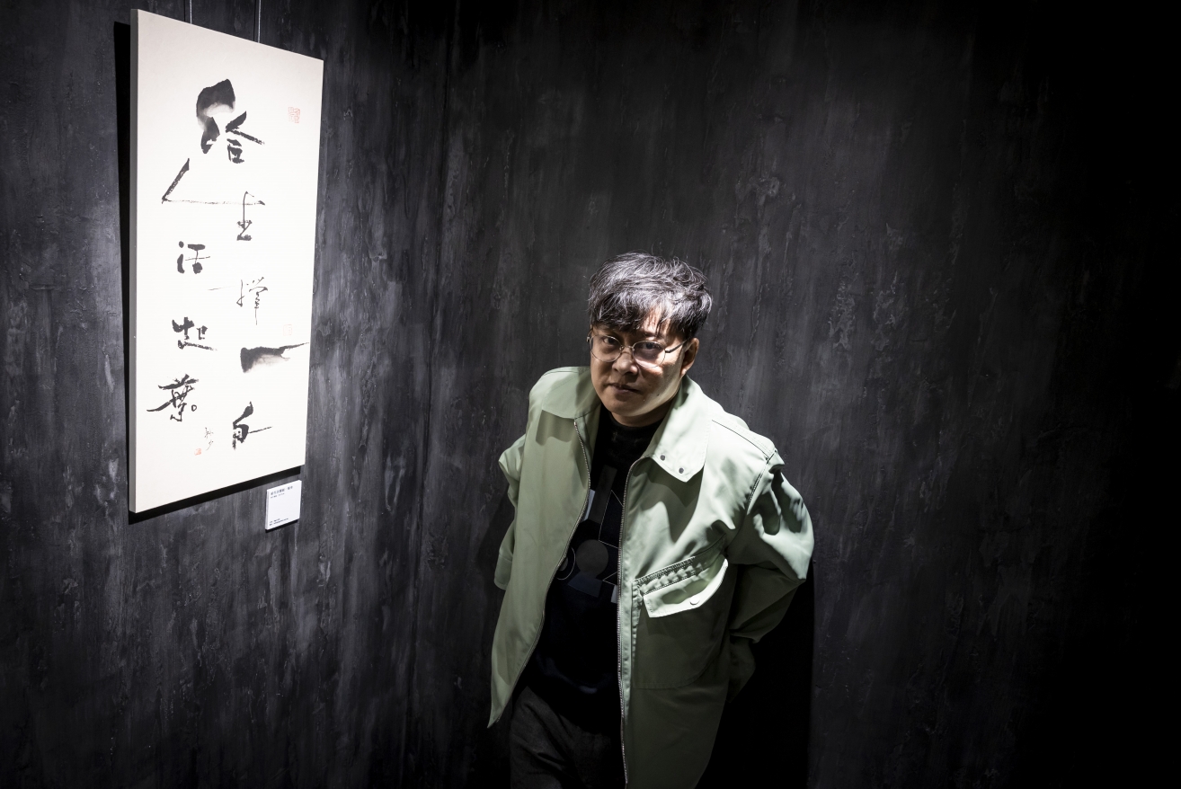 一手專欄，一首寫歌詞，古有唐詩三百首代表大唐盛世，今有林夕三千首，見證往日香港絕代風華。