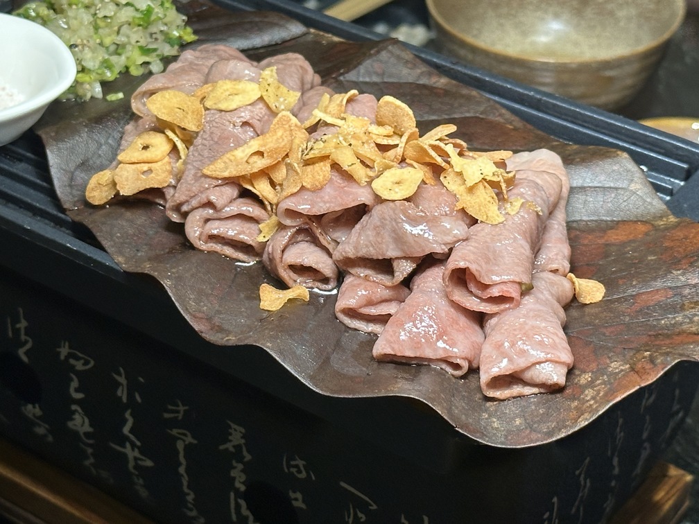 「A5和牛朴葉燒」柔嫩的和牛口感帶有朴葉香氣，獲得現場友人一致好評。（1,380元／份）