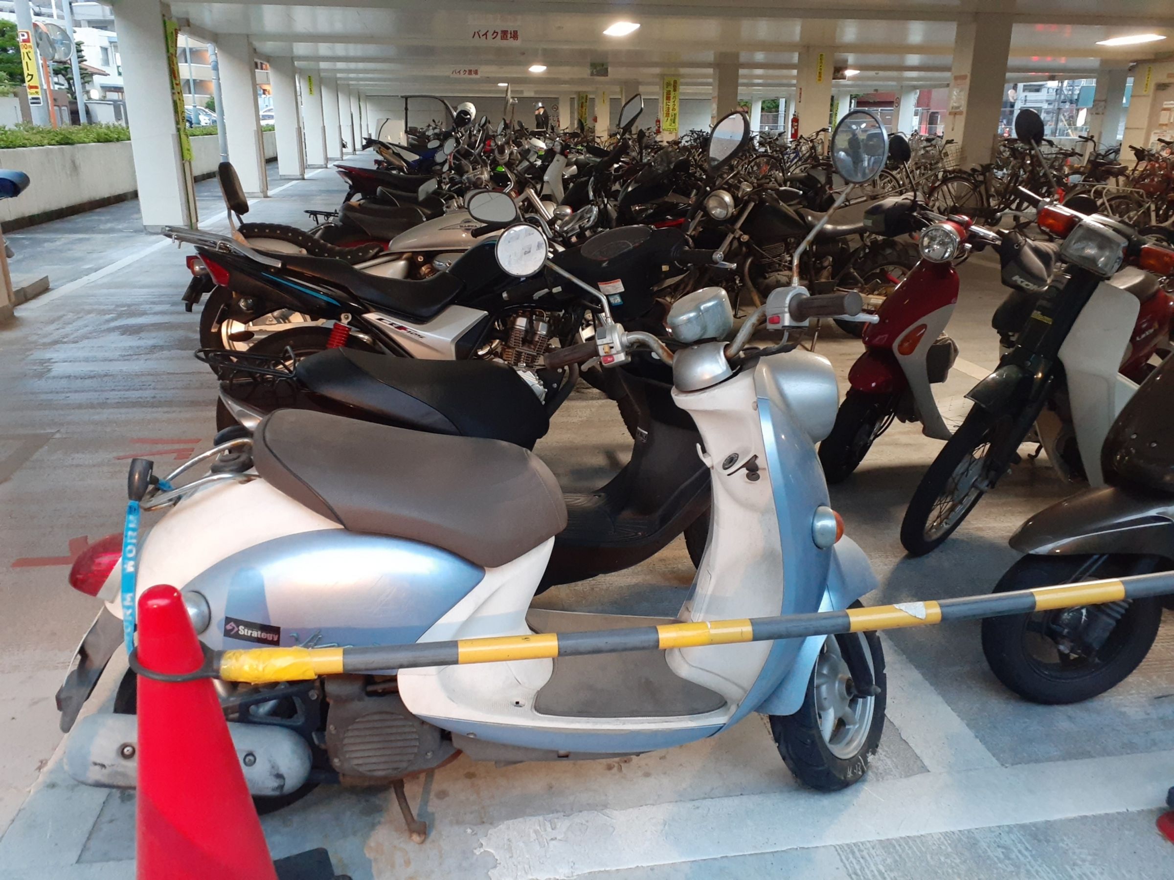 車友討論早期機車哪幾款最耐用,大多騎了超過20年仍可正常通勤。(示意圖,photoAC)
