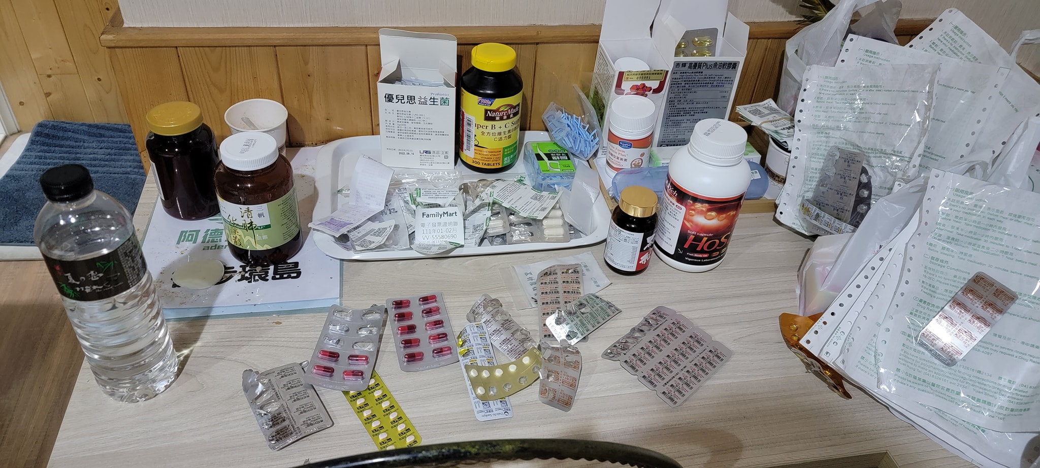 張男的臉書曾透露自己服用抗焦慮藥物。（翻攝張男臉書）