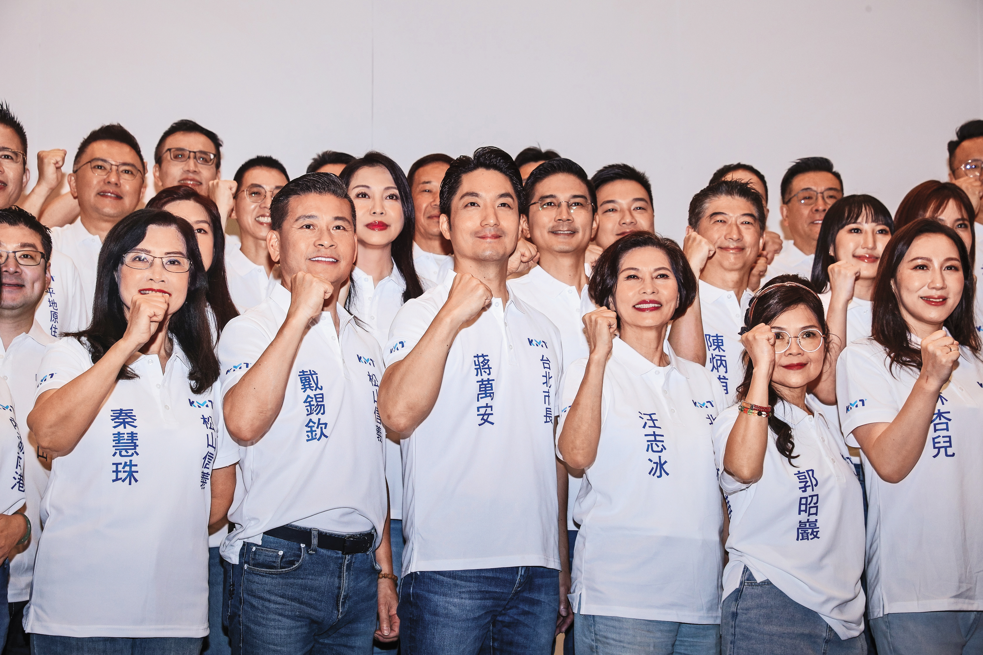 藍議員憂票源重疊,要求蔣萬安(中)輔選白營得節制。(鏡報鄒保祥)