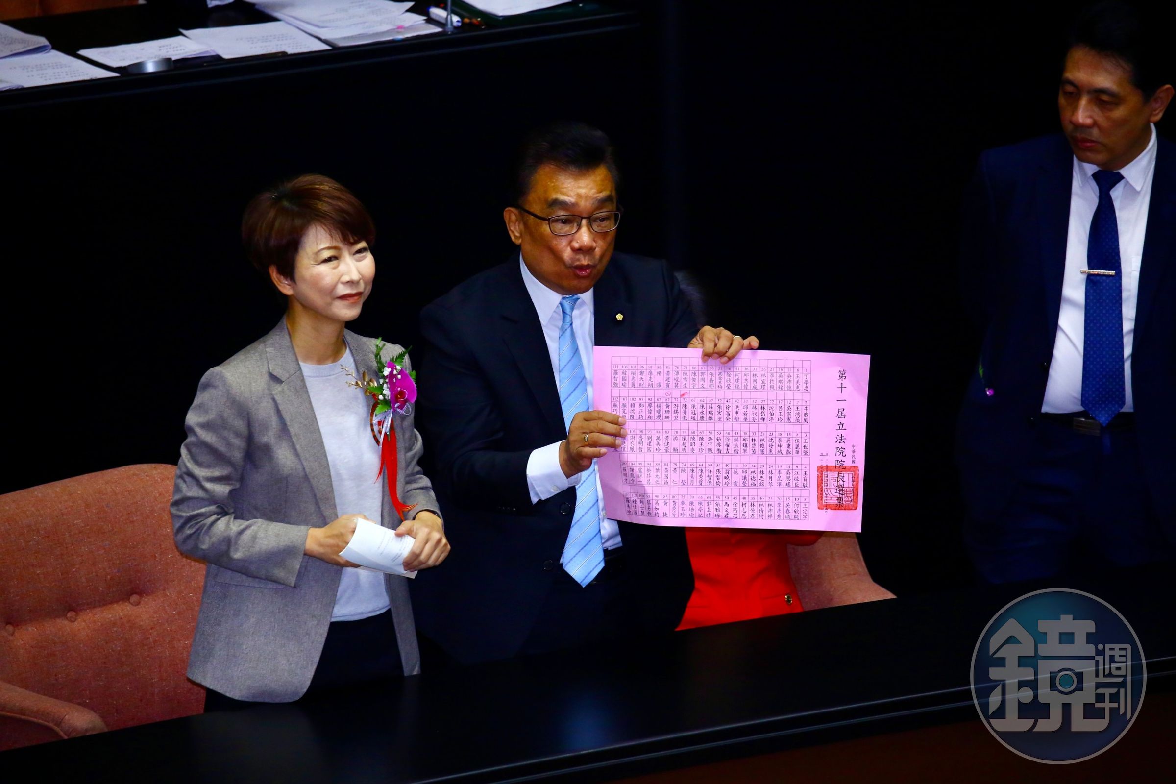 民眾黨監票人林國成認為是陳昭姿被汙染的票仍是有效票,但綠營認為被做記號的是無效票。