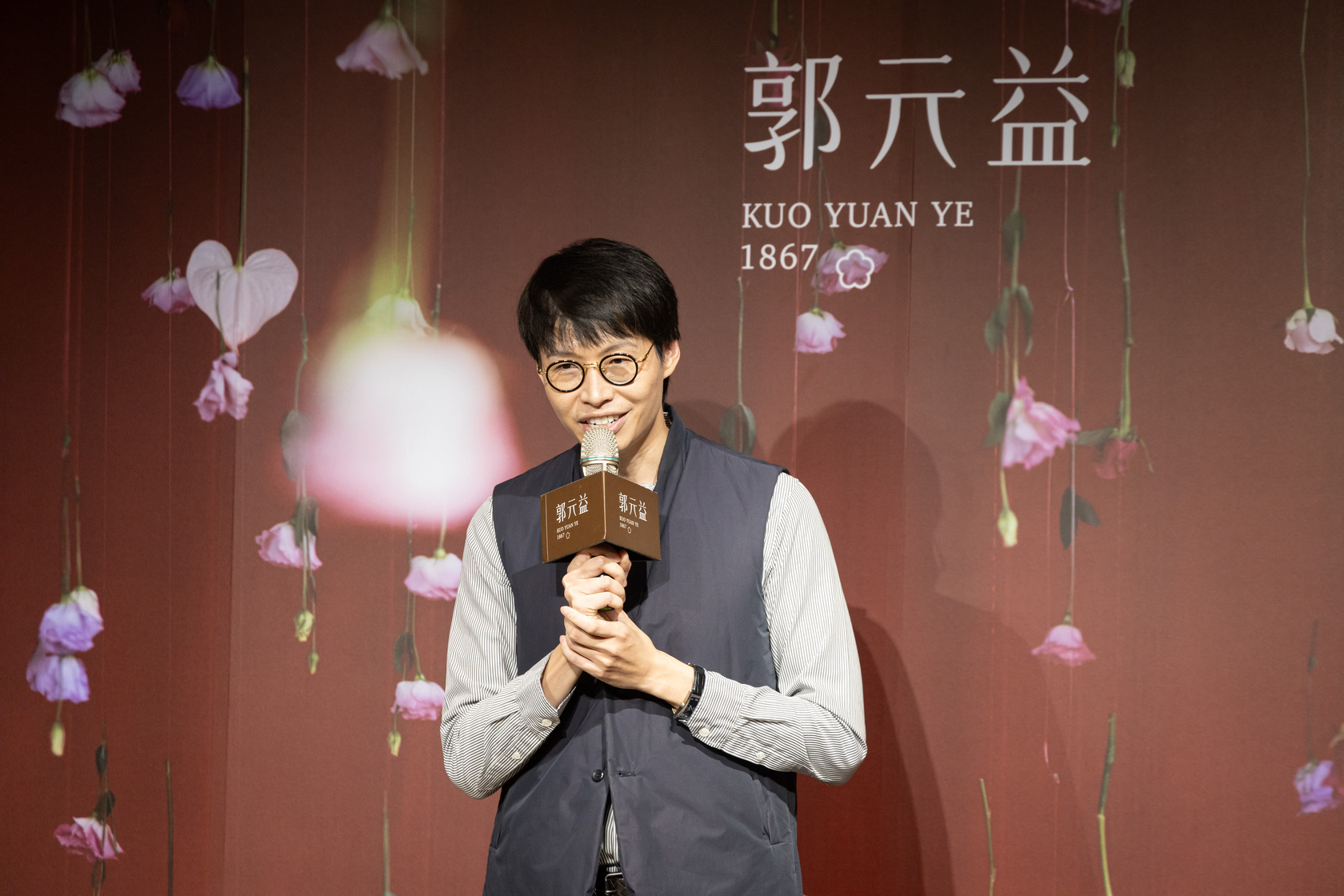 郭元益副總經理郭建偉介紹將年糖升級的繁瑣工序。