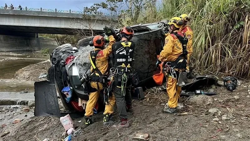 友人驚喊離奇！阿美麻糬董座開賓士飛落30米慘死...　他爆3大疑點痛心直呼：百思不解
