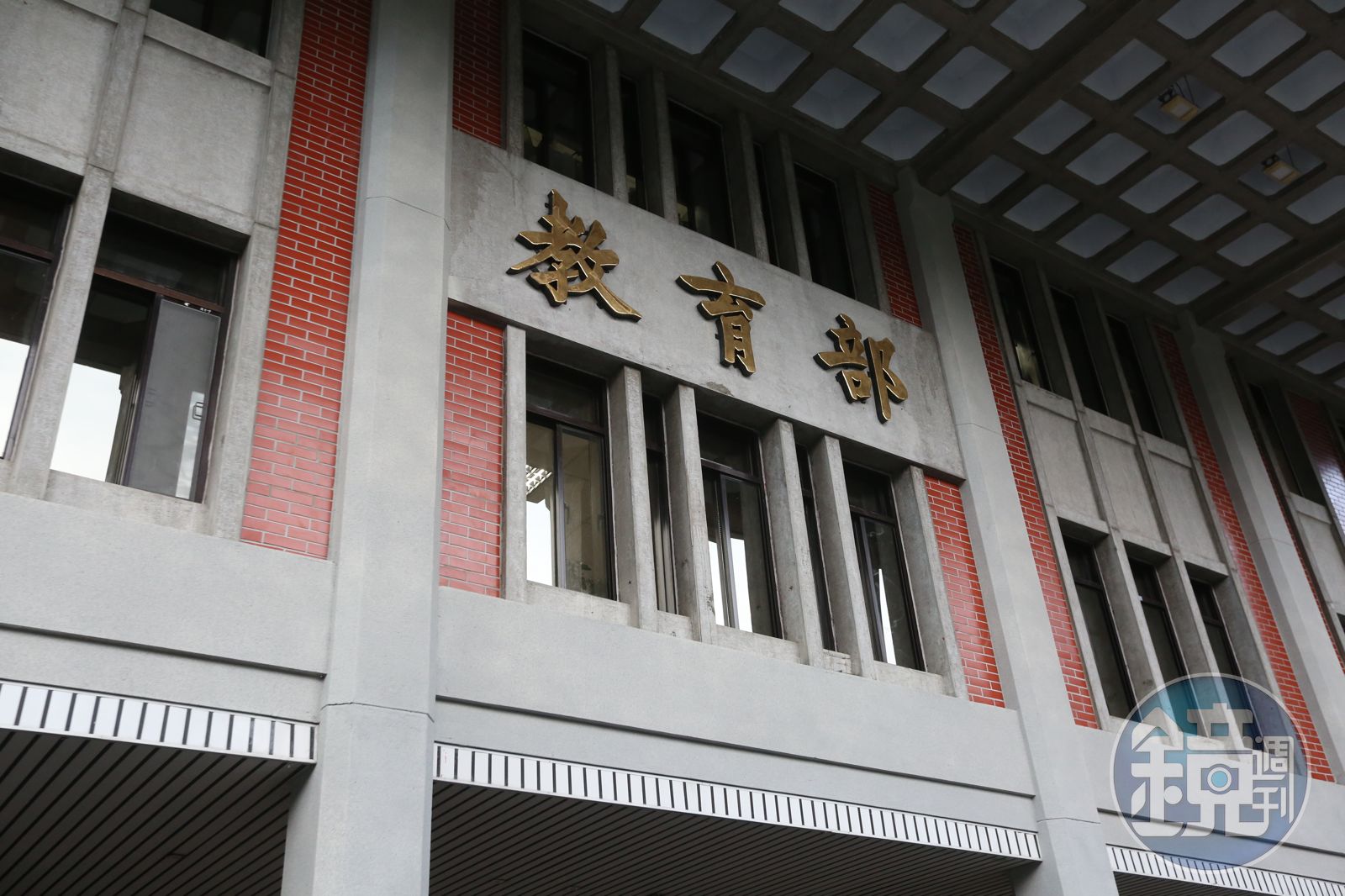 教育部「手機管理草案」出爐　國中小須法定代理人同意、集中保管