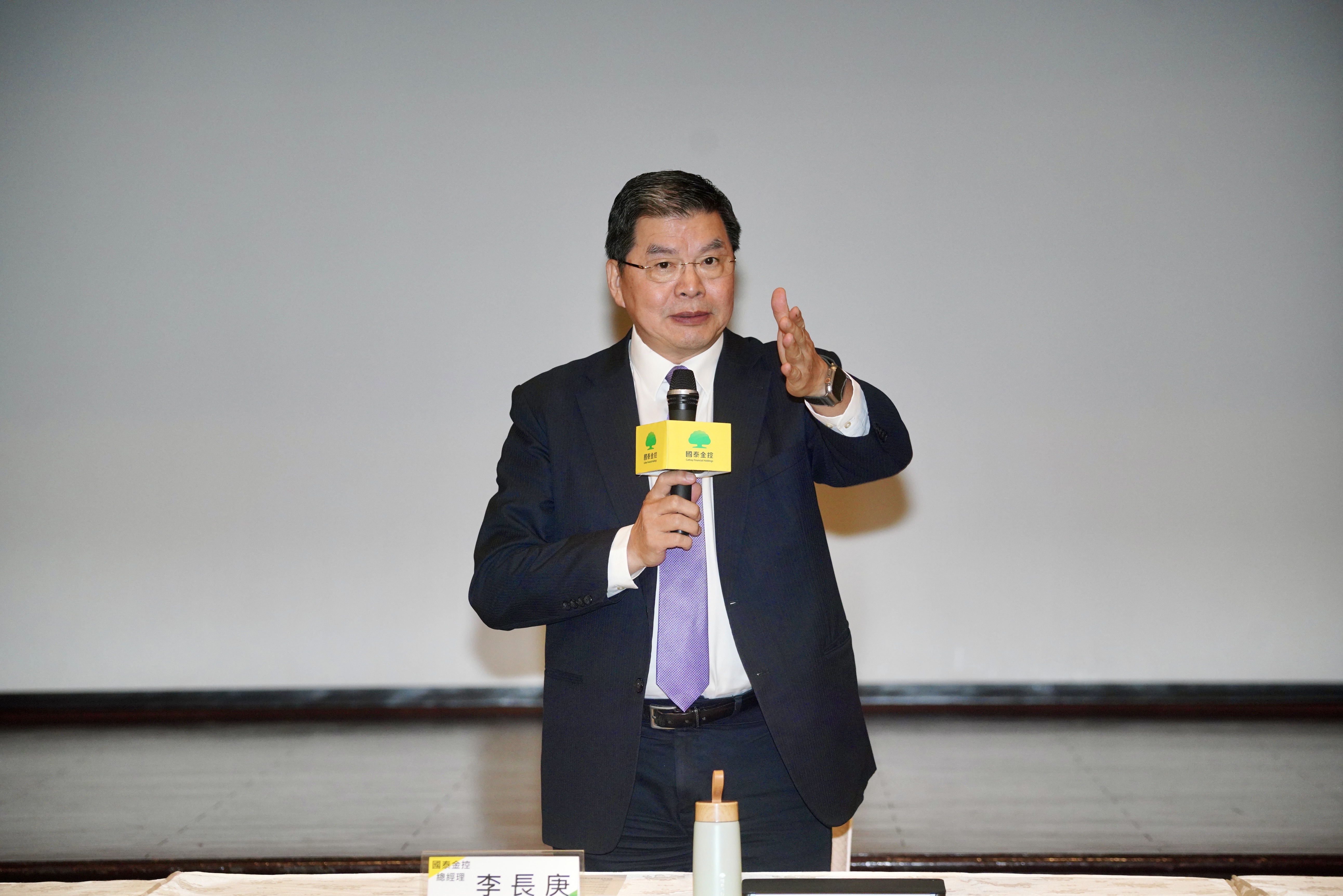 國泰金總經理李長庚表示，AI熱持續發酵，明年股市過3萬點也不無可能。