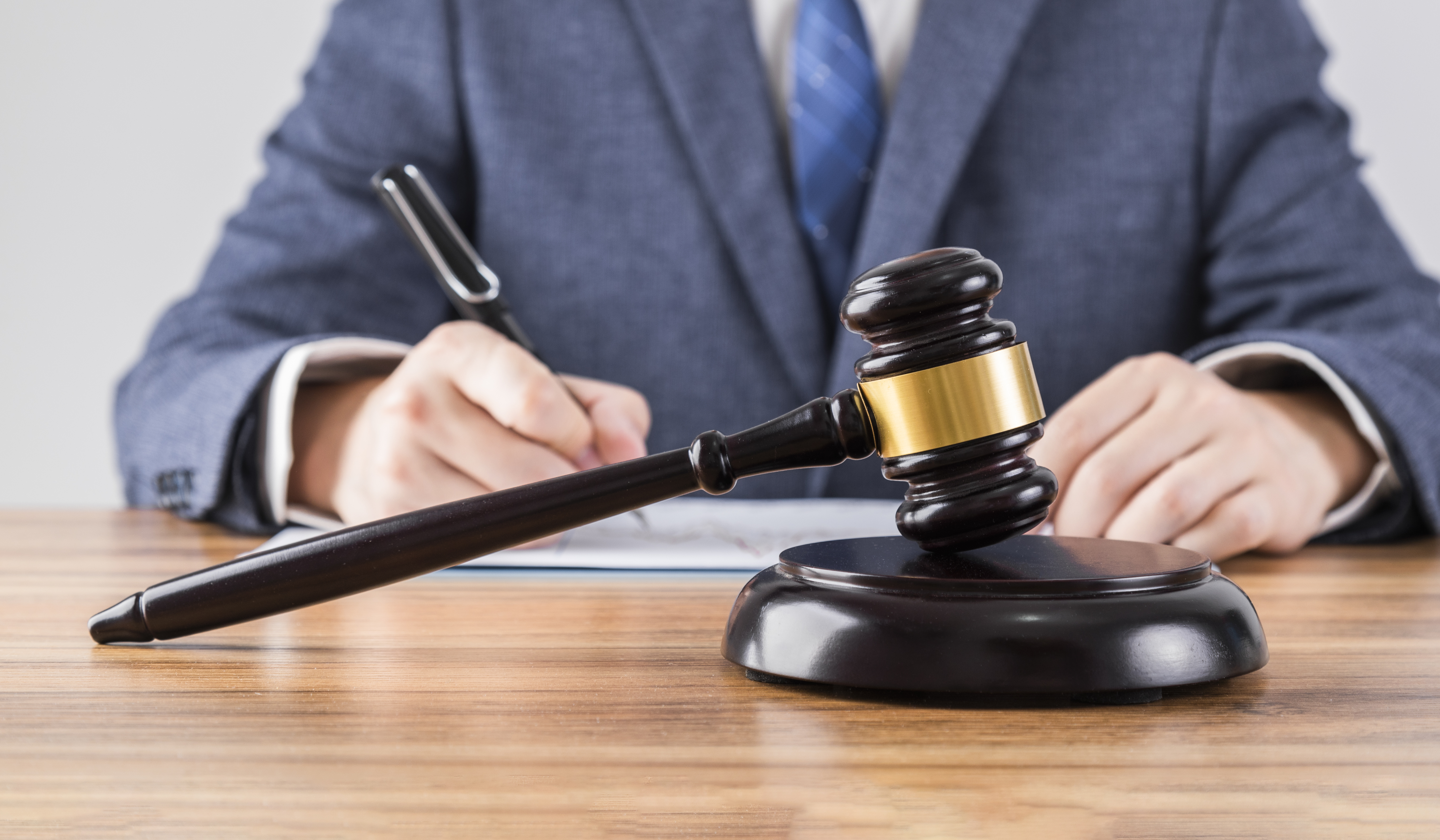 新北地院表示，網友的行為不僅干擾法官審理，也違反立法者「保護少年犯」的意旨。（示意圖，東方IC）