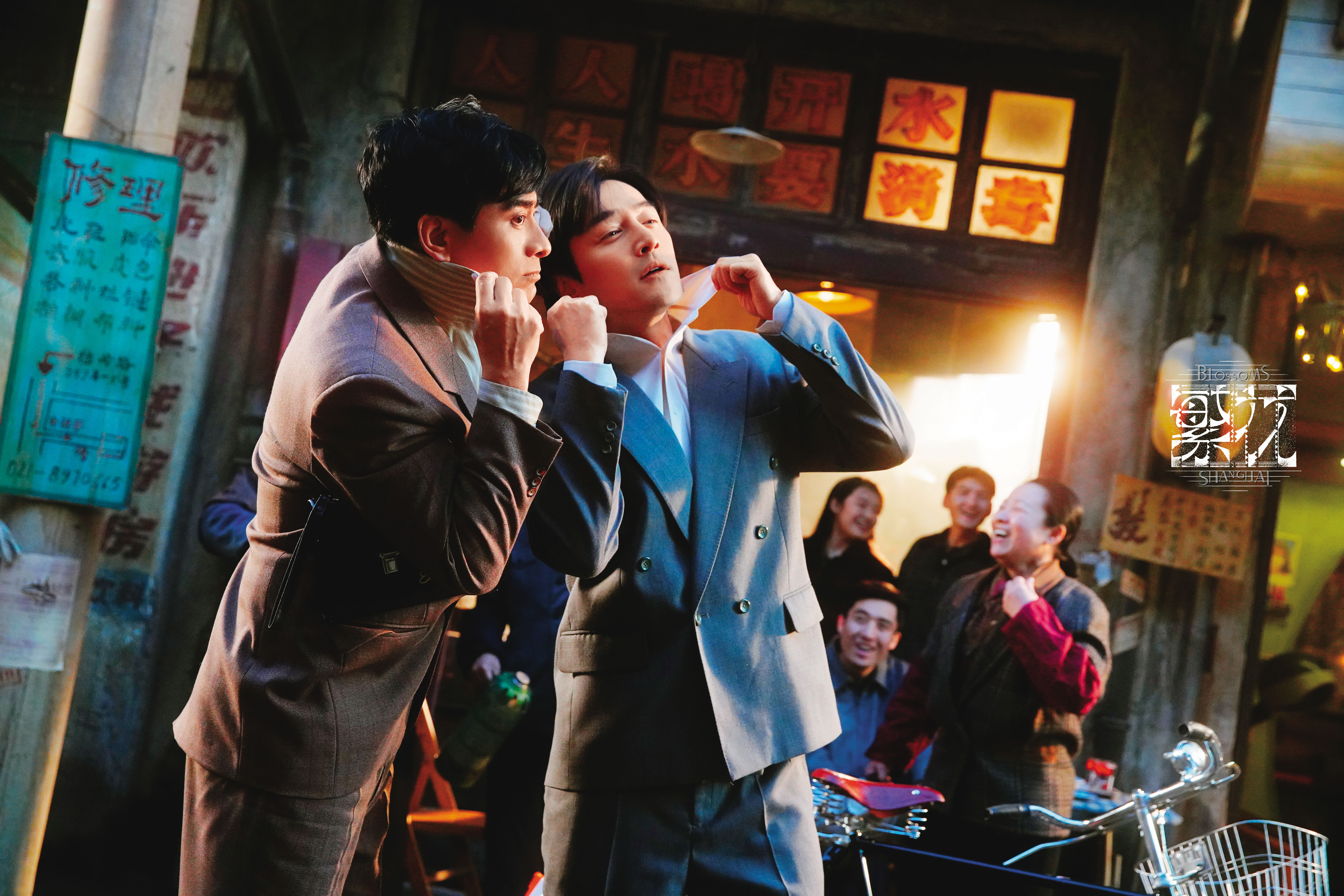 台詞都用上海話的中國電視劇《繁花》（圖）與演員全是台籍的台灣黑色喜劇《周處除三害》，在政治寒風中一路緊縮的中國，悄悄吹起暖風。（翻攝微博）