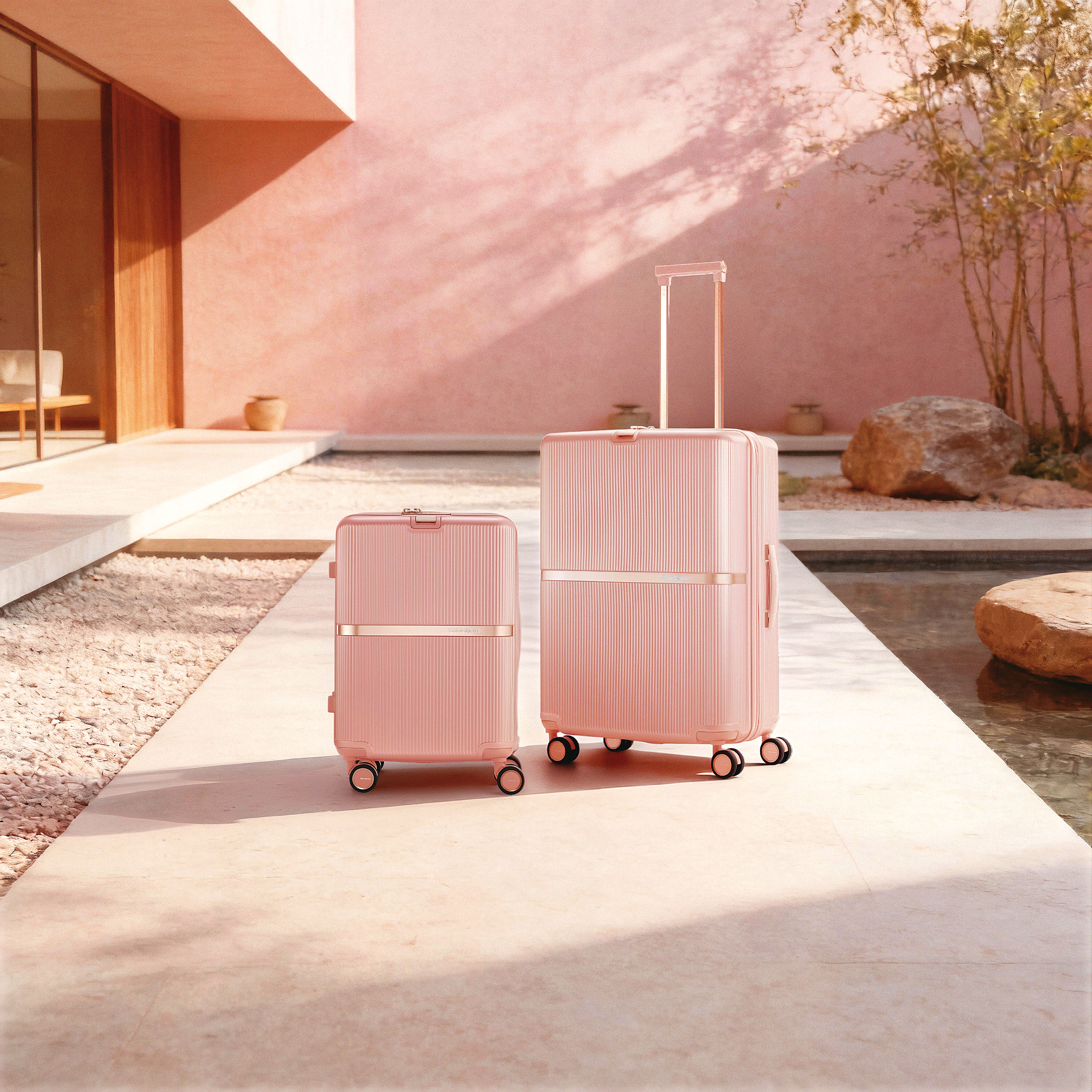 Samsonite MINTER櫻花粉。20吋NT$13,500、25吋NT$15,500、28吋NT$17,500。（Samsonite提供）
