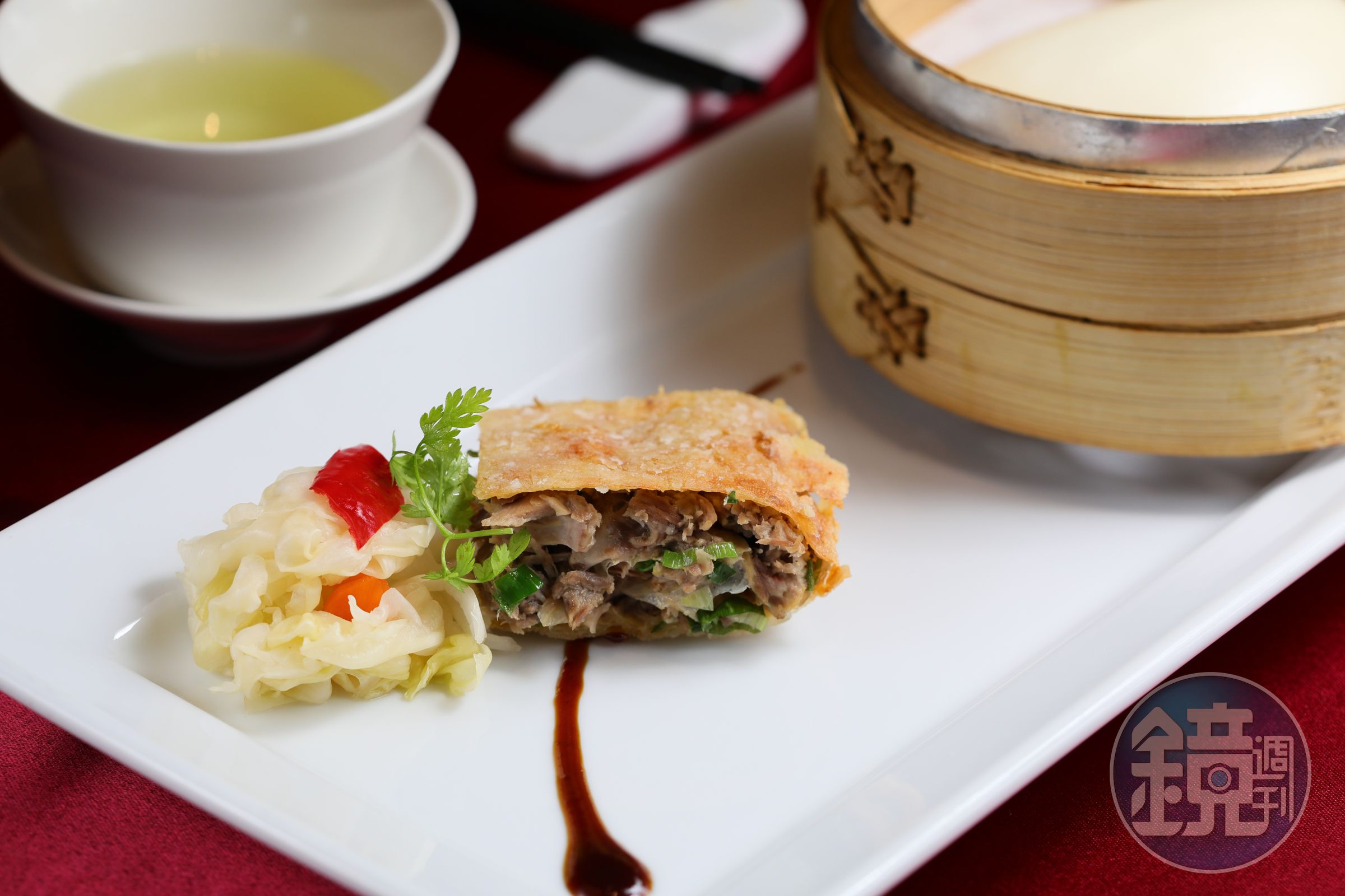 由江浙名菜香酥鴨改良的「香酥胭脂鴨方」。(788元/份)