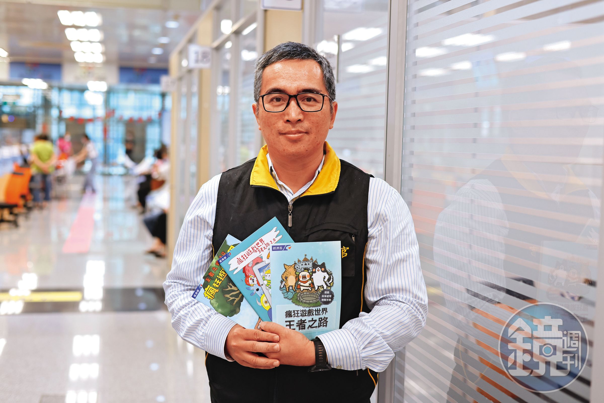 新北市消保官王治宇表示,玩家會在網路上號召集體申訴,每有網路遊戲申訴案件,往往1次湧入達上百件。