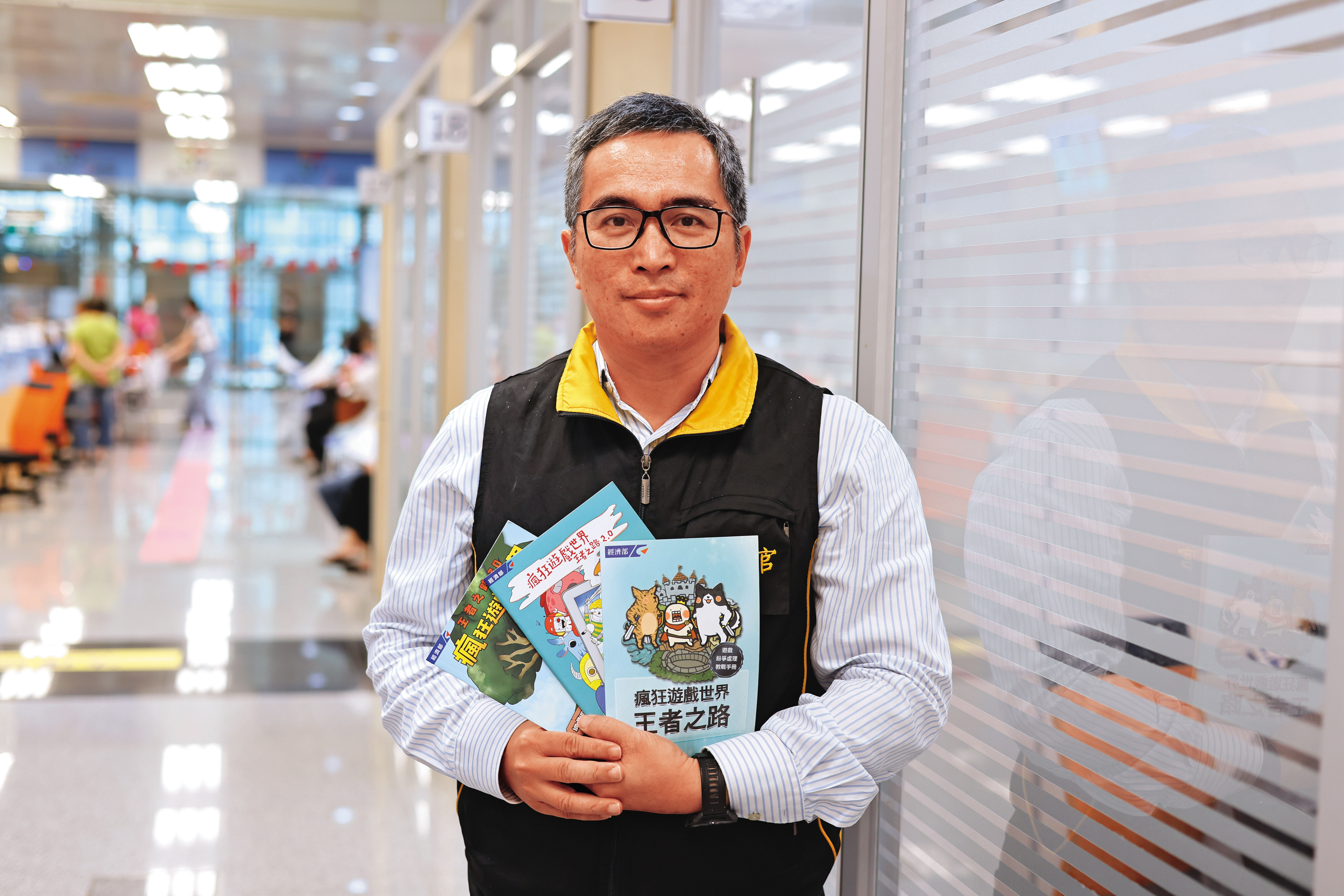 新北市消保官王治宇表示，玩家會在網路上號召集體申訴，每有網路遊戲申訴案件，往往1次湧入達上百件。