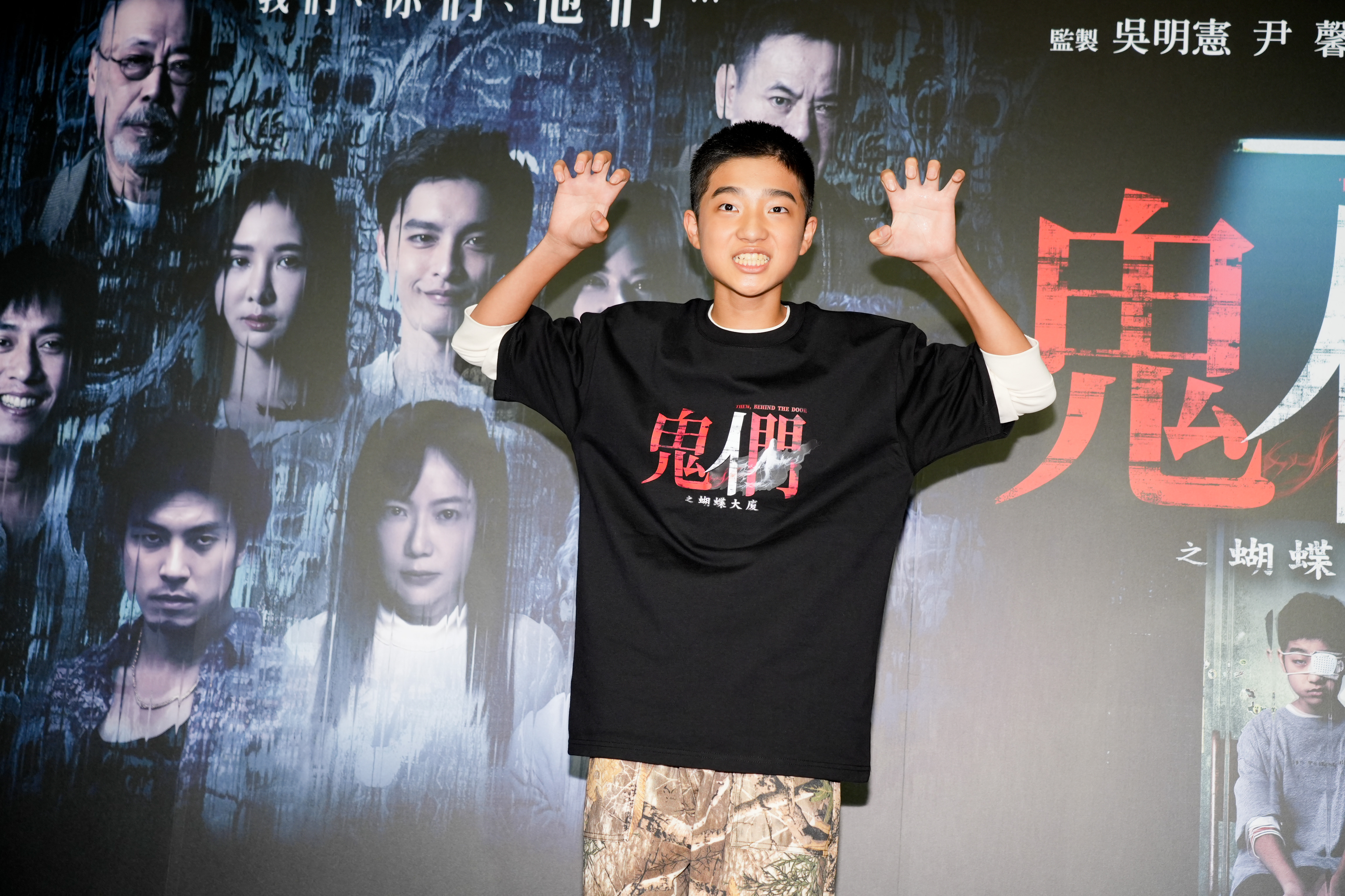 去年開拍時白潤音還沒變聲,像個小孩子,時隔1年半如今15歲的他已有了青少年的樣子。
