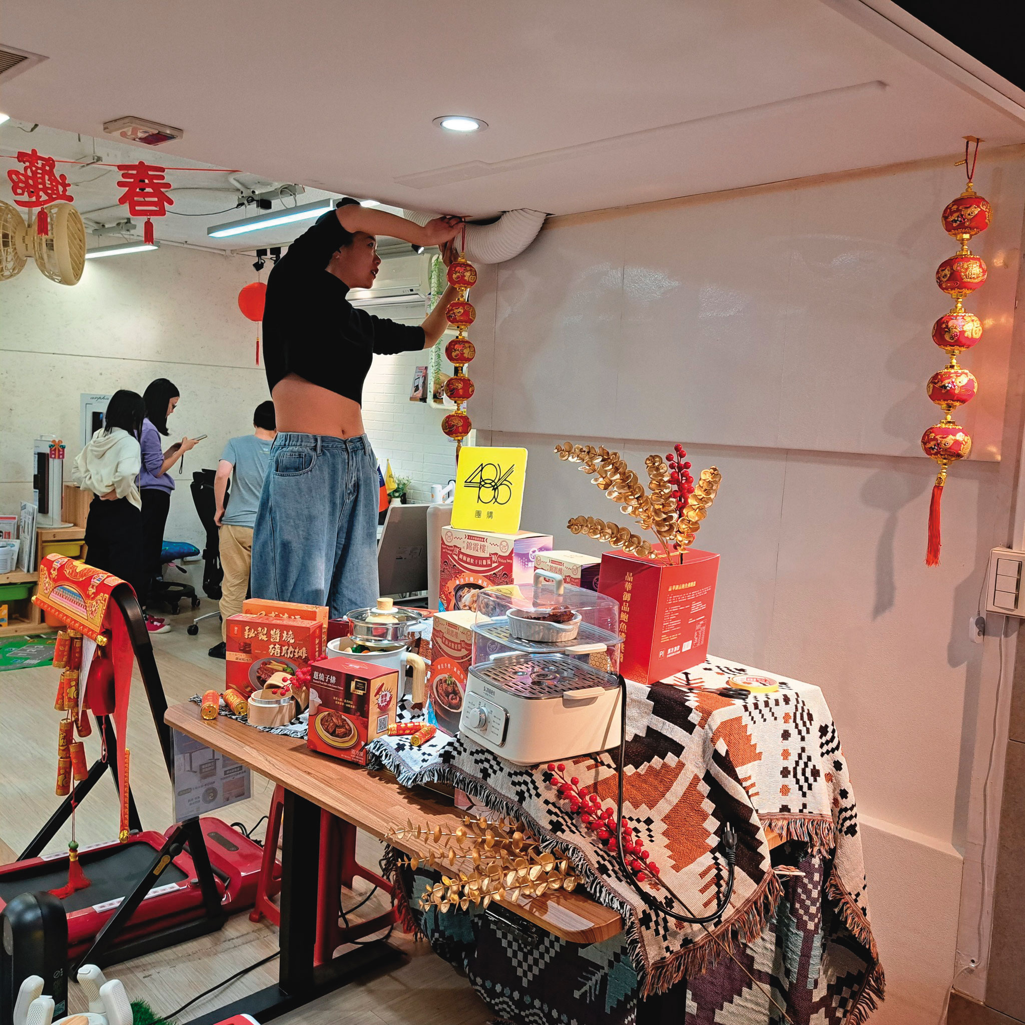陳延昶每年送神迎神，助攻事業暢旺，拚搏年營收15億元的團購王國。（翻攝486先生臉書）