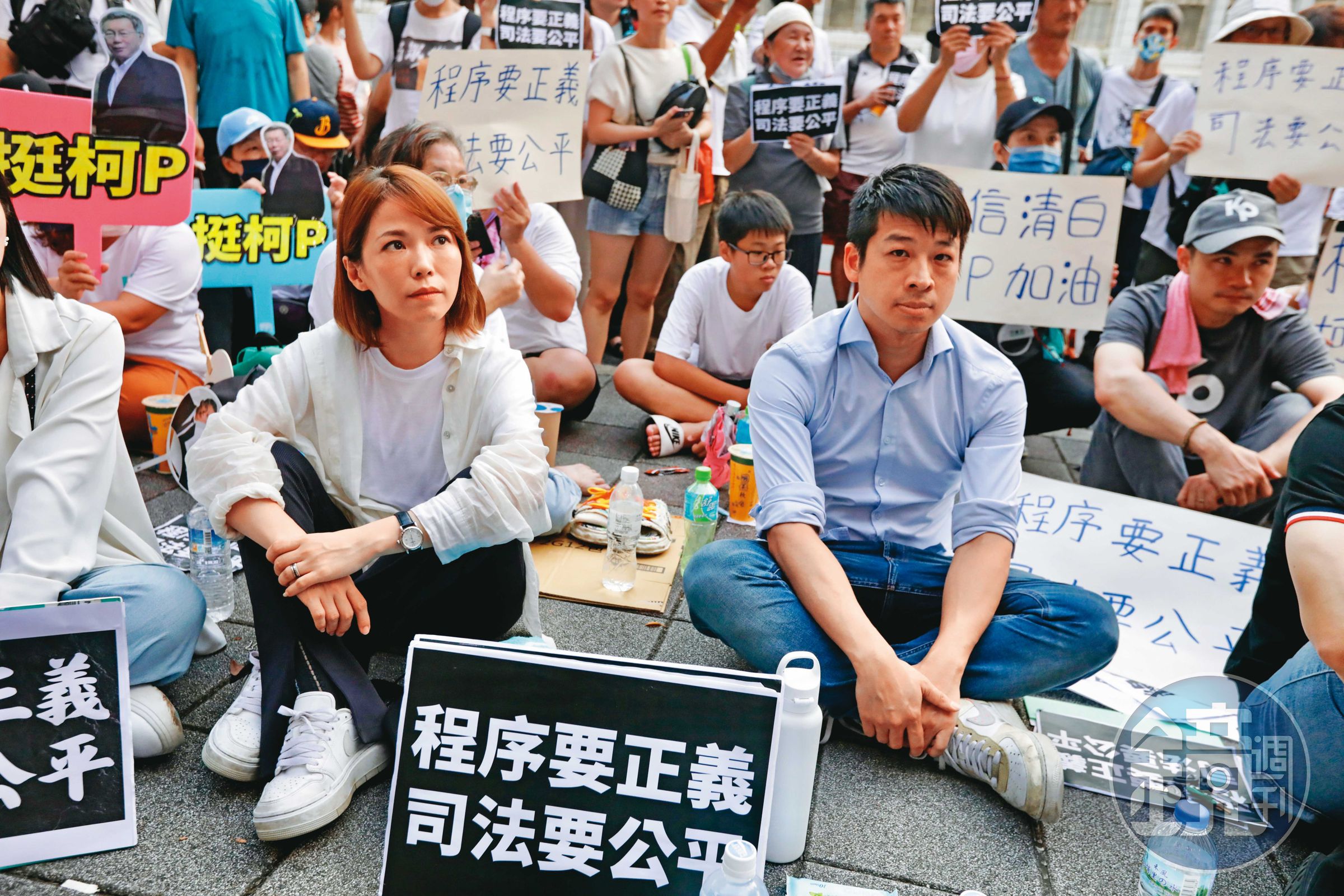 柯文哲司法案纏身,白營實際決策核心共組7人小組,「戰狼夫婦」陳智菡(前左)、許甫(前右)也在列。