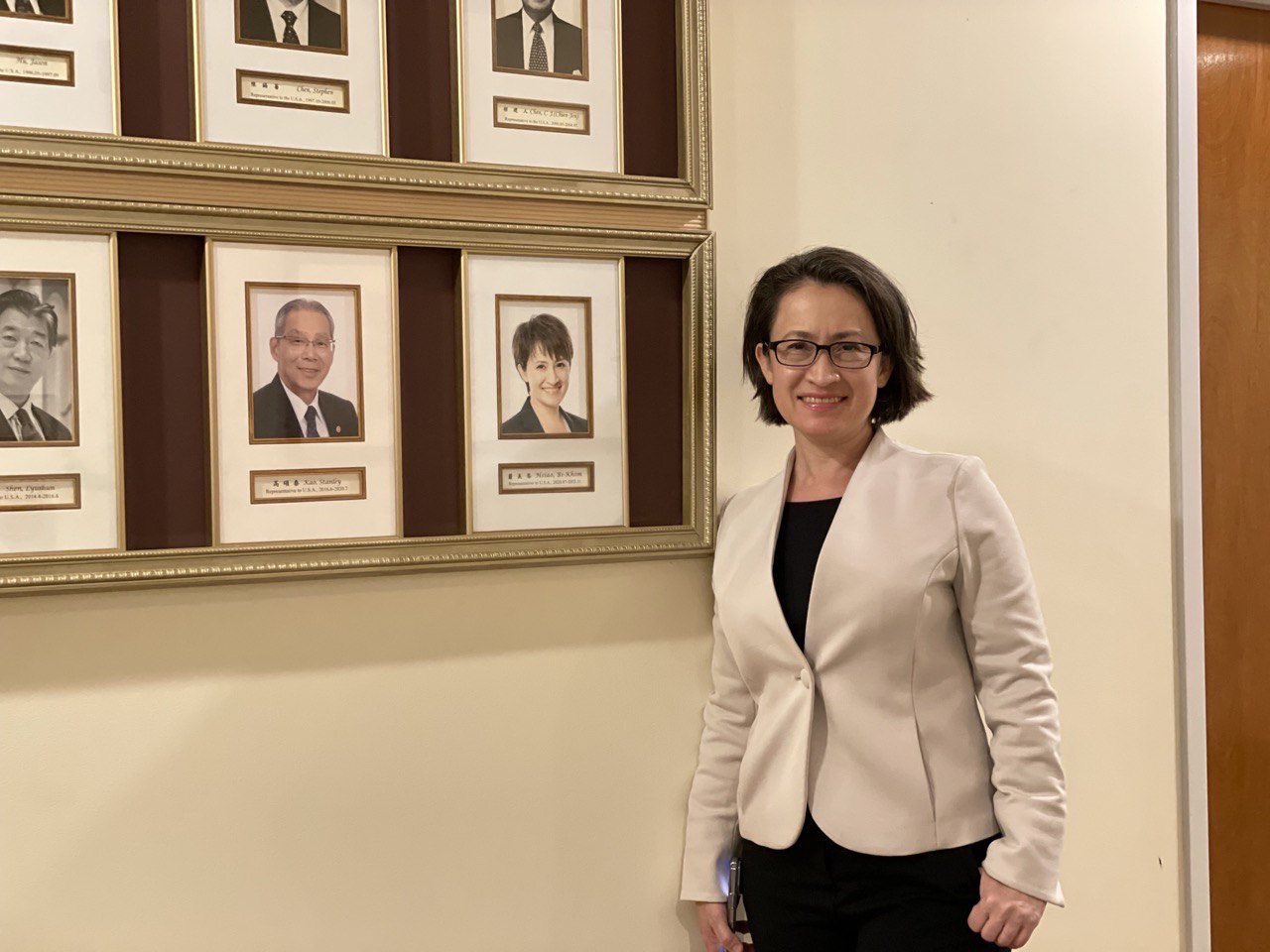 蕭美琴近日赴美辦理離職及交接手續，隨後將返台全心投入2024選戰。（翻攝自X平台@bikhim）