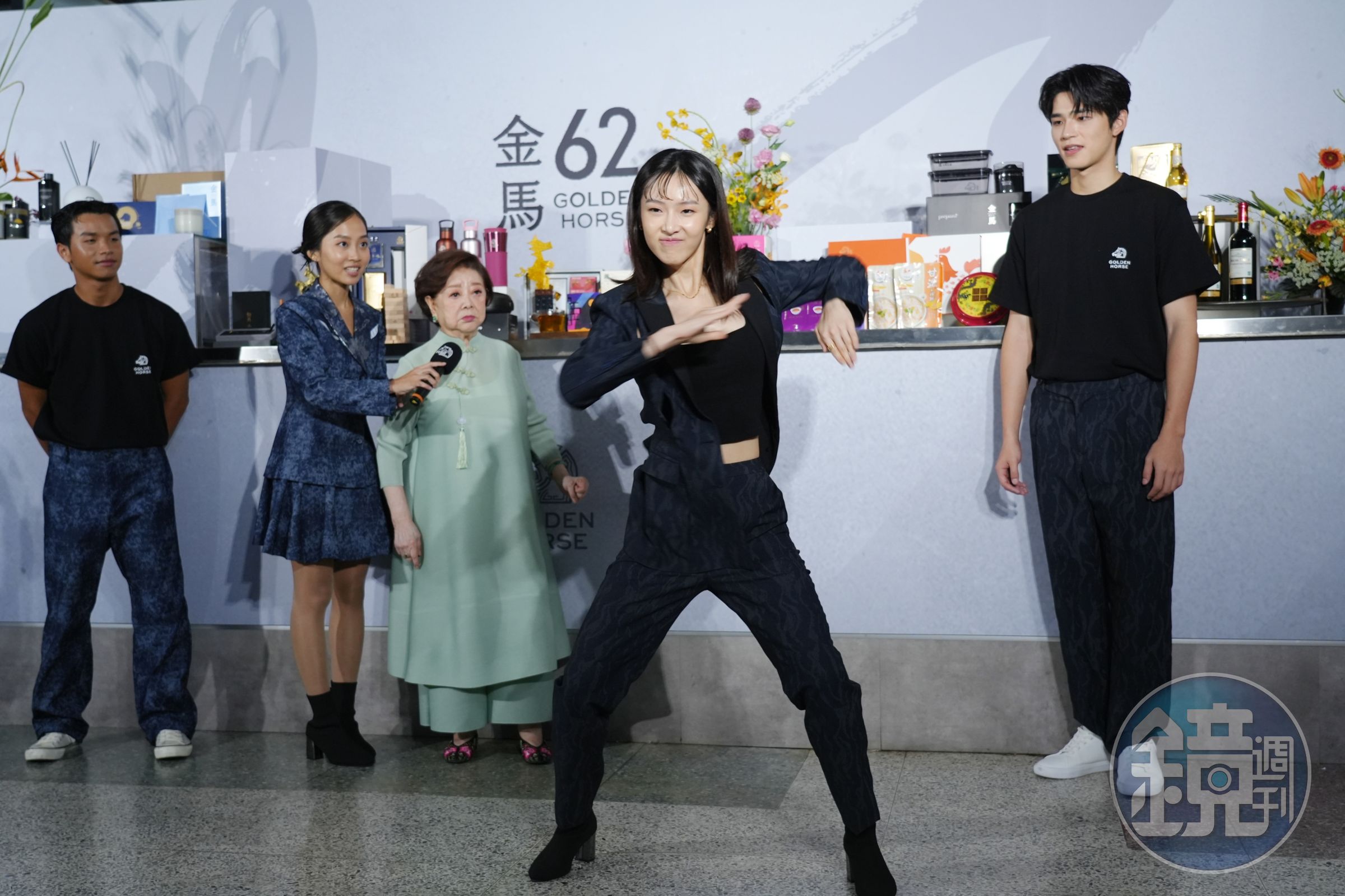 何曼希就是在速食廣告中大展身手的女生，現場一比劃把陳淑芳都看傻。