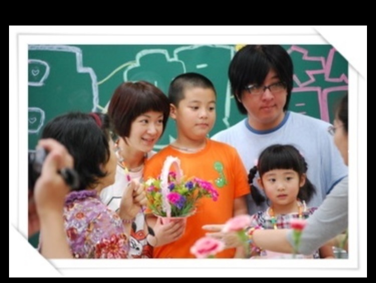 面對前夫袁惟仁的離世，陸元琪今天於臉書po文，並曬出全家過去的合照。（翻攝自陸元琪臉書）